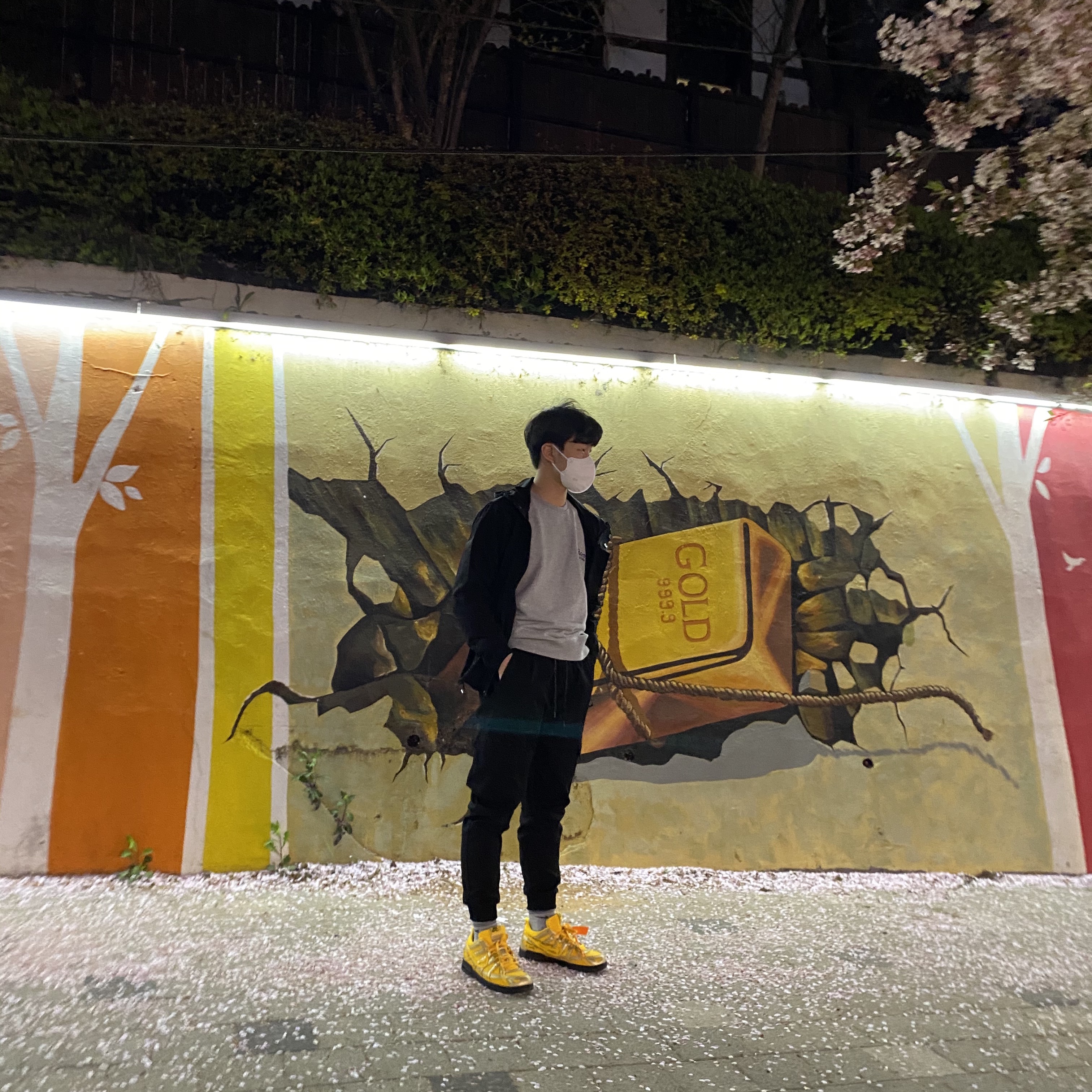 Nike x Off-White Air Rubber Dunk University Gold 착용 스타일