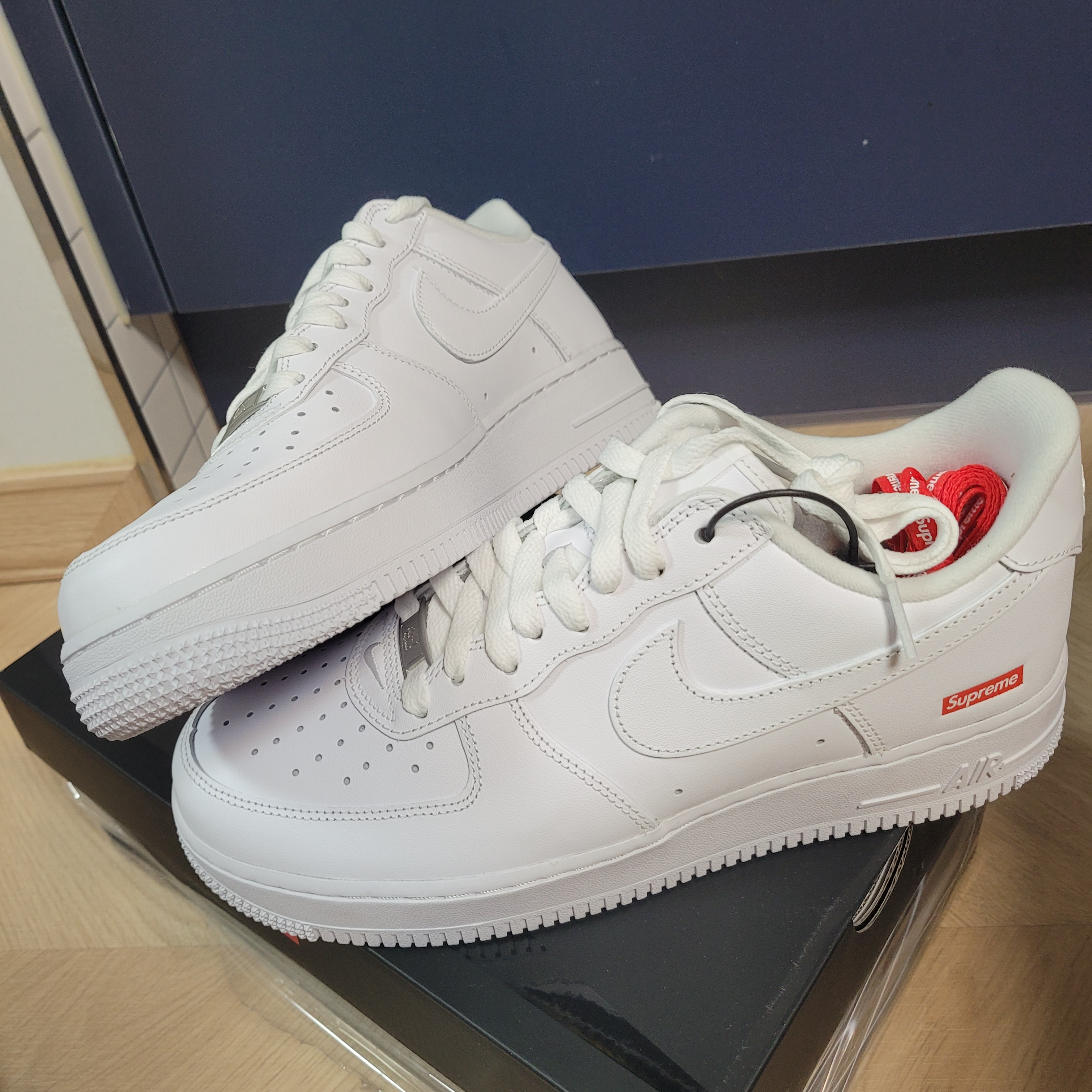 Nike x Supreme Air Force 1 Low White 착용 스타일