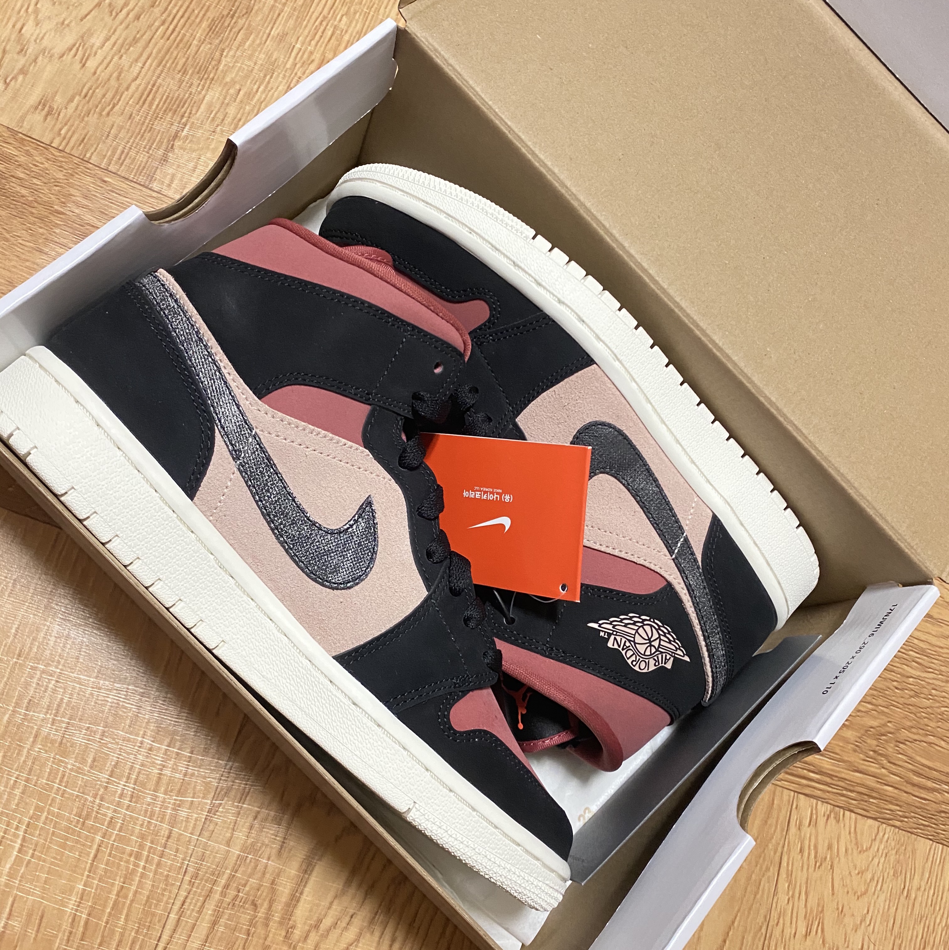 (W) Jordan 1 Mid Burgundy Dusty Pink 착용 스타일