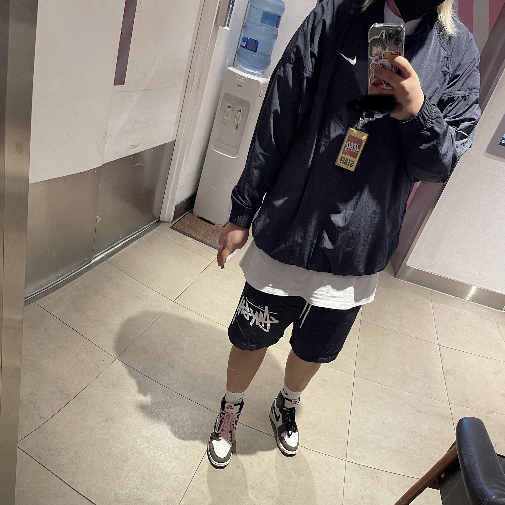 Nike x Stussy Windrunner Jacket Off Noir, Nike x Stussy Water Shorts Off Noir 착용 스타일