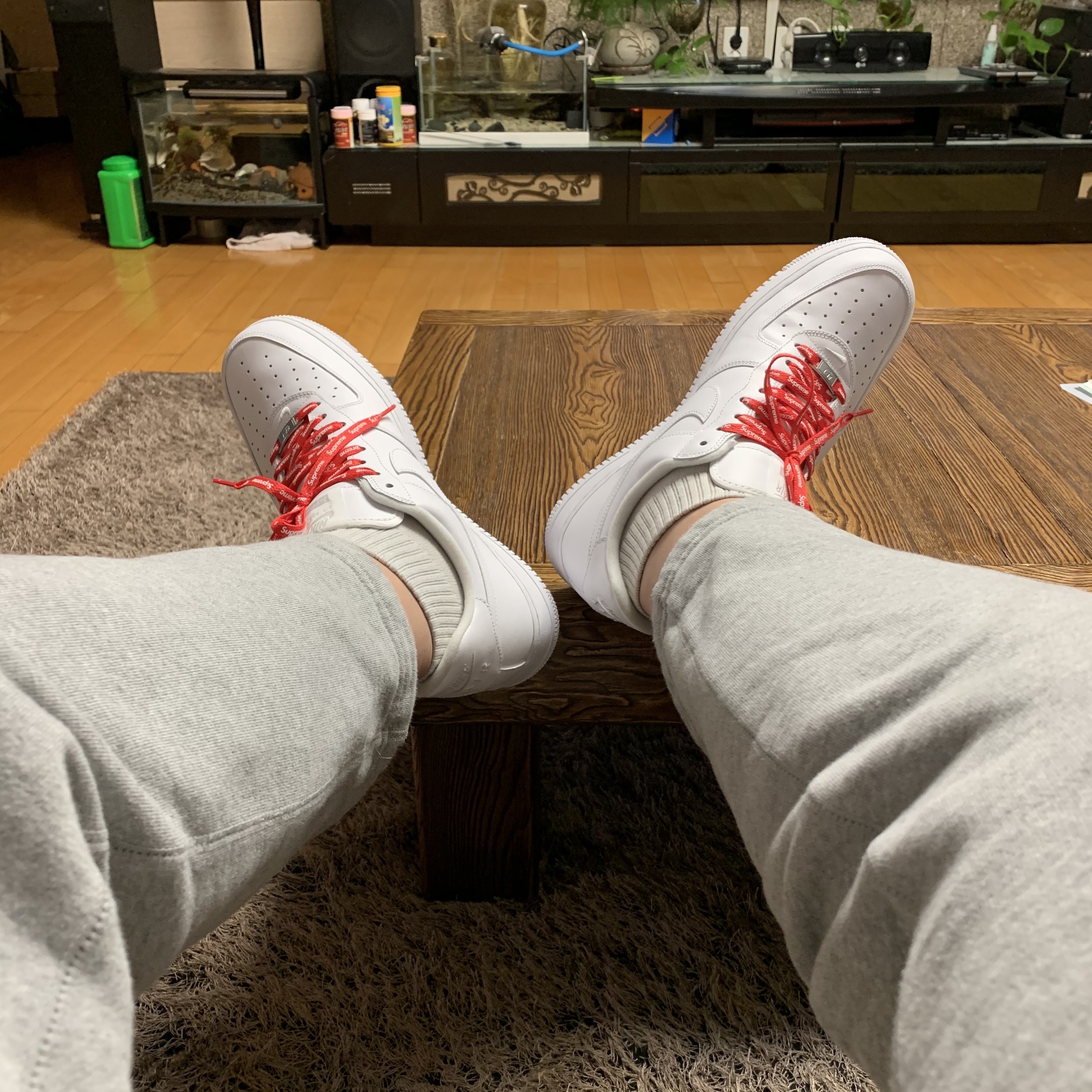 Nike x Supreme Air Force 1 Low White 착용 스타일 - 2