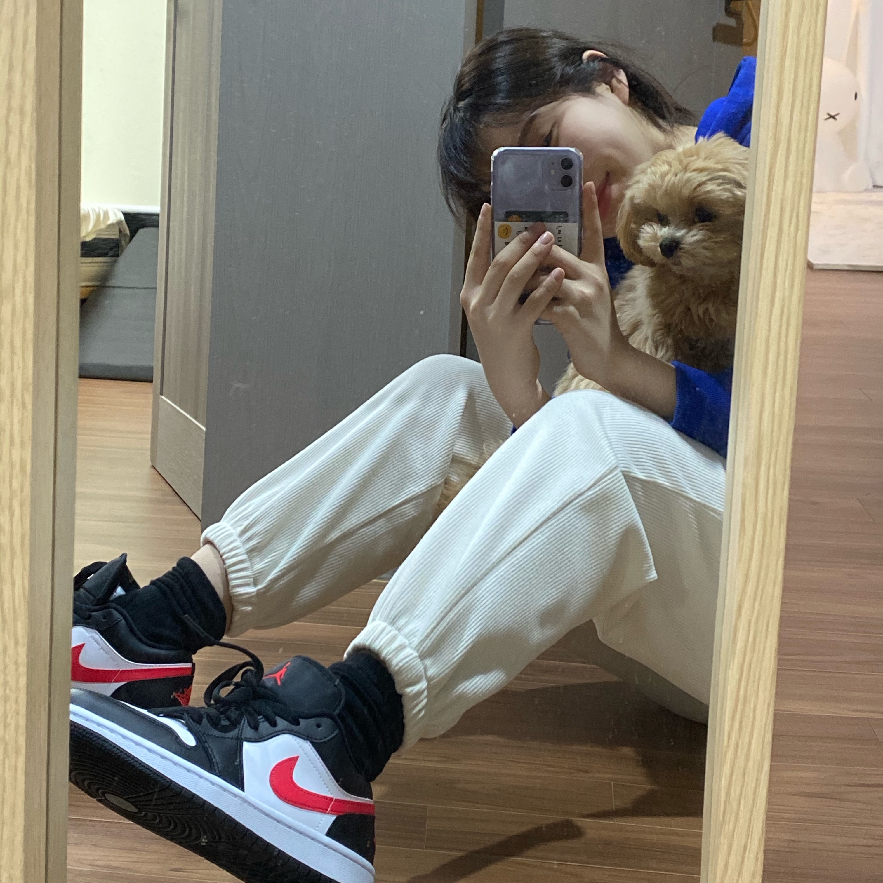 (W) Jordan 1 Low Black Siren Red 착용 스타일 - 1