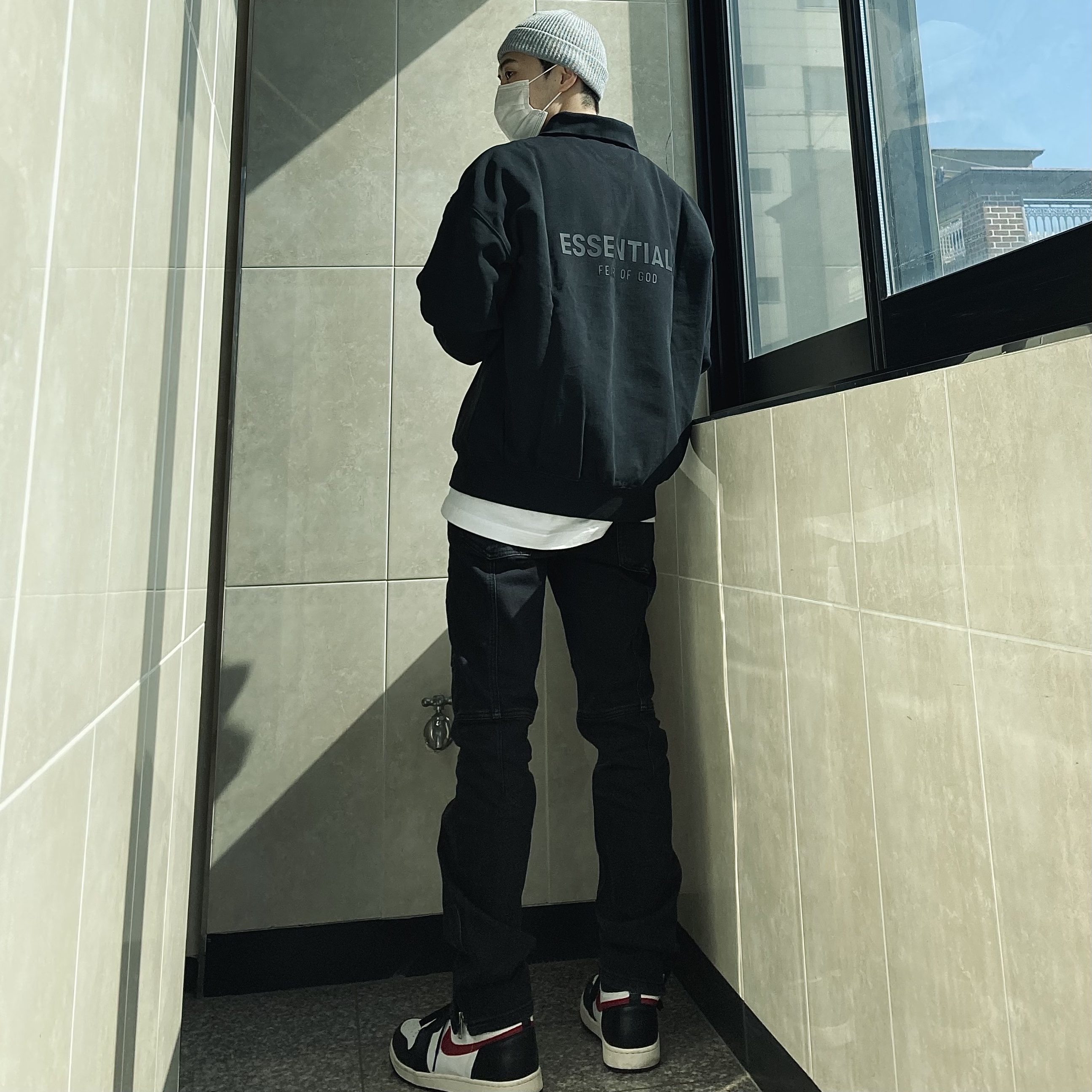 Essentials Long Sleeve Boxy Polo Black - 20FW, Jordan 1 Retro High OG Gym Red 착용 스타일