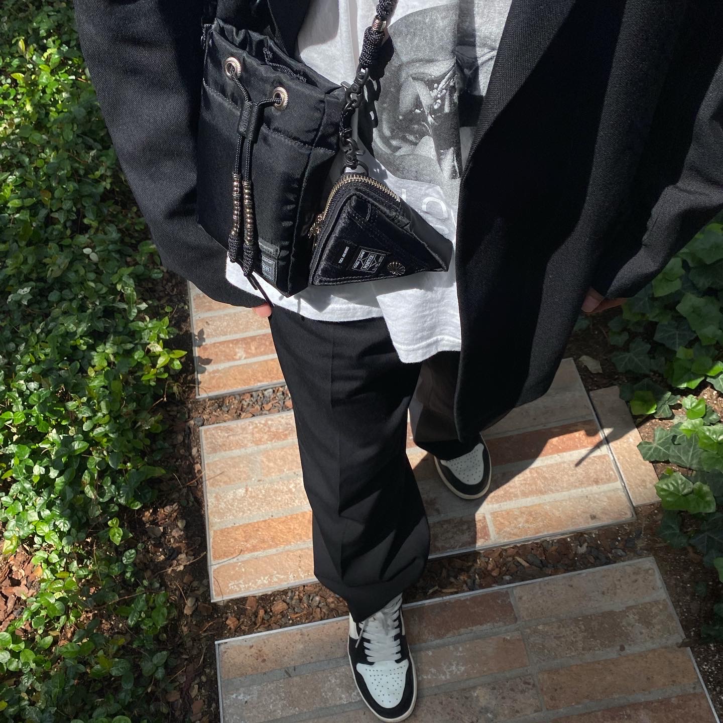 Jordan 1 Retro High OG Black Mocha, Stussy x Rick Owens 40 WT T-Shirt 착용 스타일 - 3