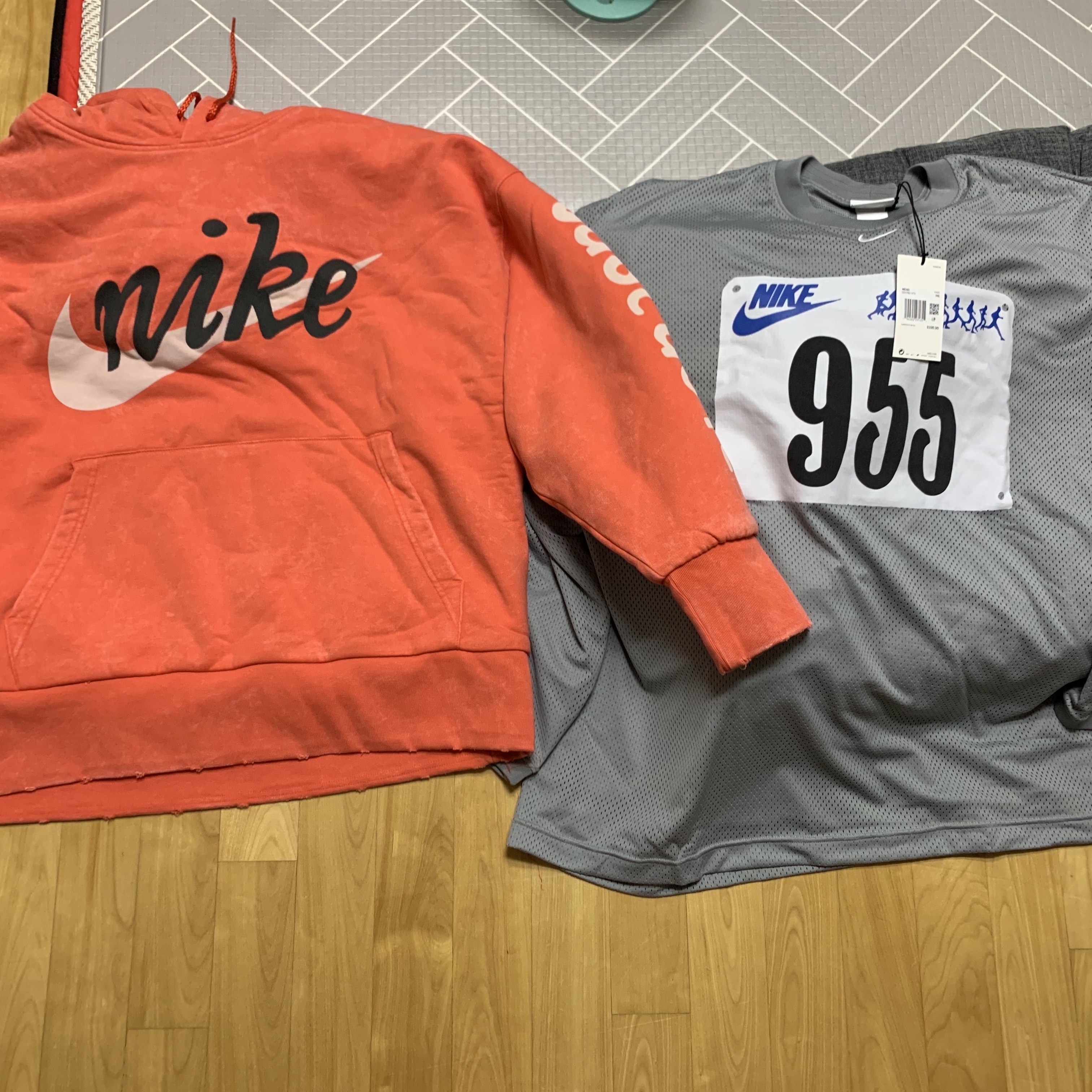 Nike x Cactus Plant Flea Market L/S Jersey Grey - US/EU, Nike x Cactus Plant Flea Market Shoebox Heavyweight Hooded Pullover Orange - US/EU 착용 스타일