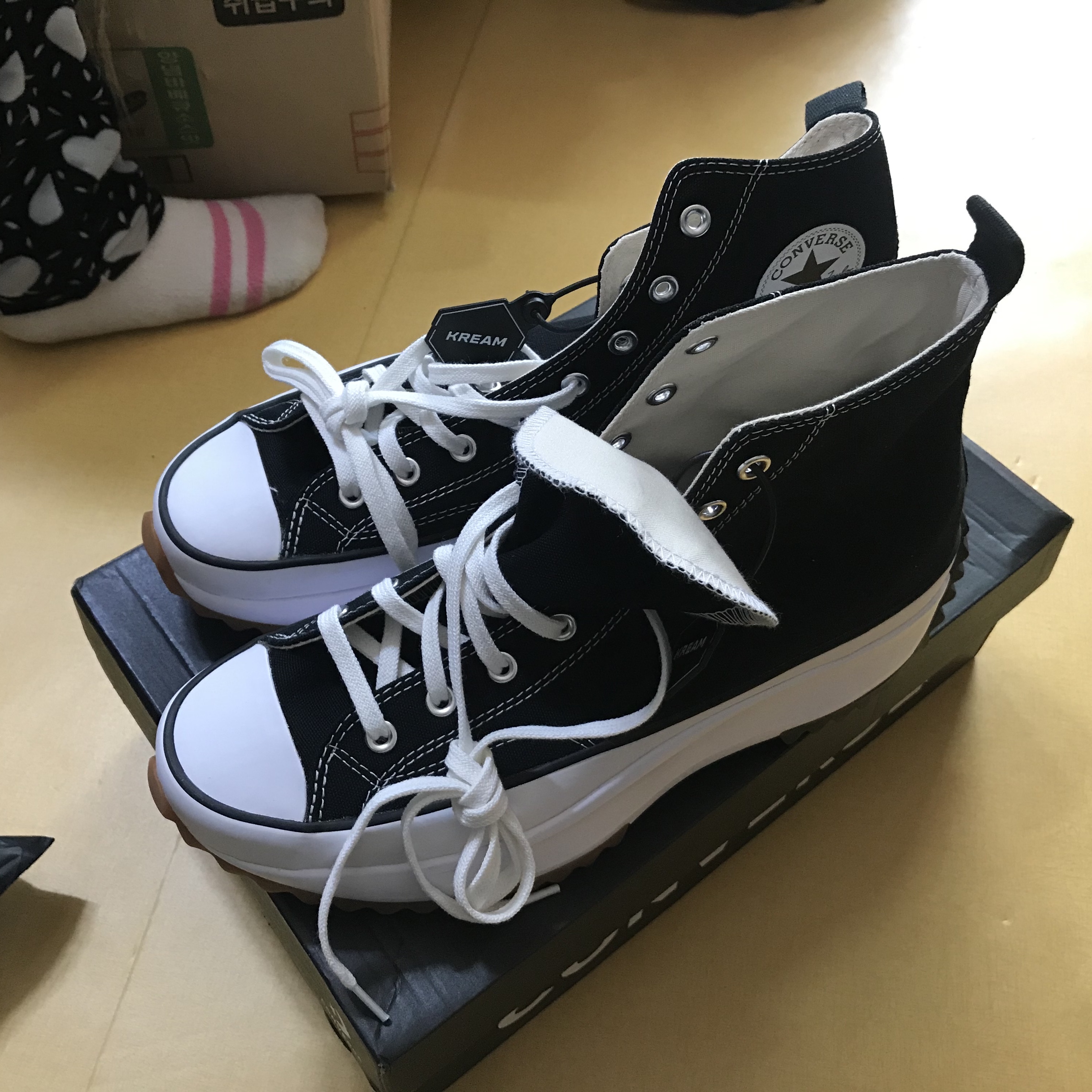 Converse Run Star Hike Hi Black White Gum 착용 스타일