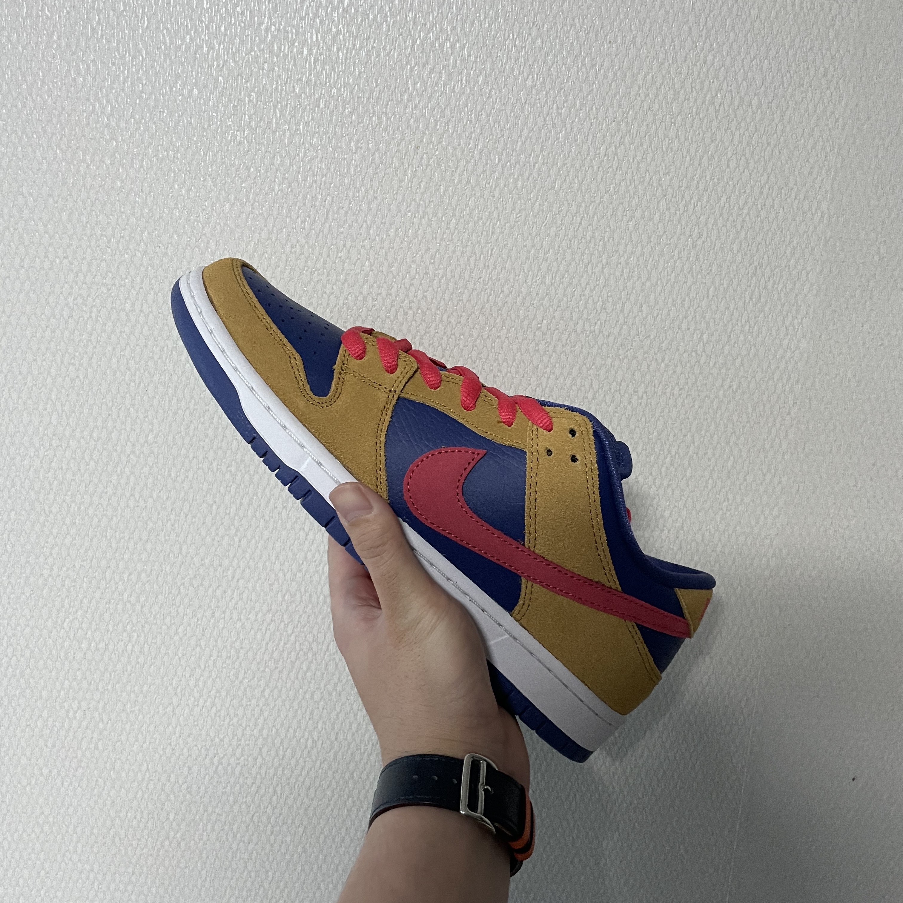 Nike SB Dunk Low Pro Wheat and Purple 착용 스타일