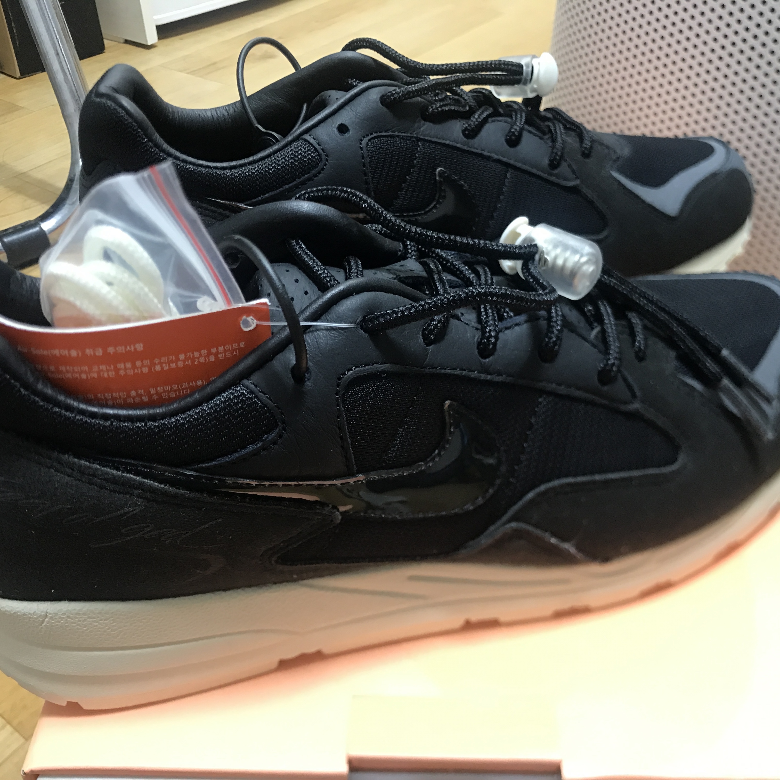 Nike x Fear of God Air Skylon 2 Black Sail 착용 스타일 - 1