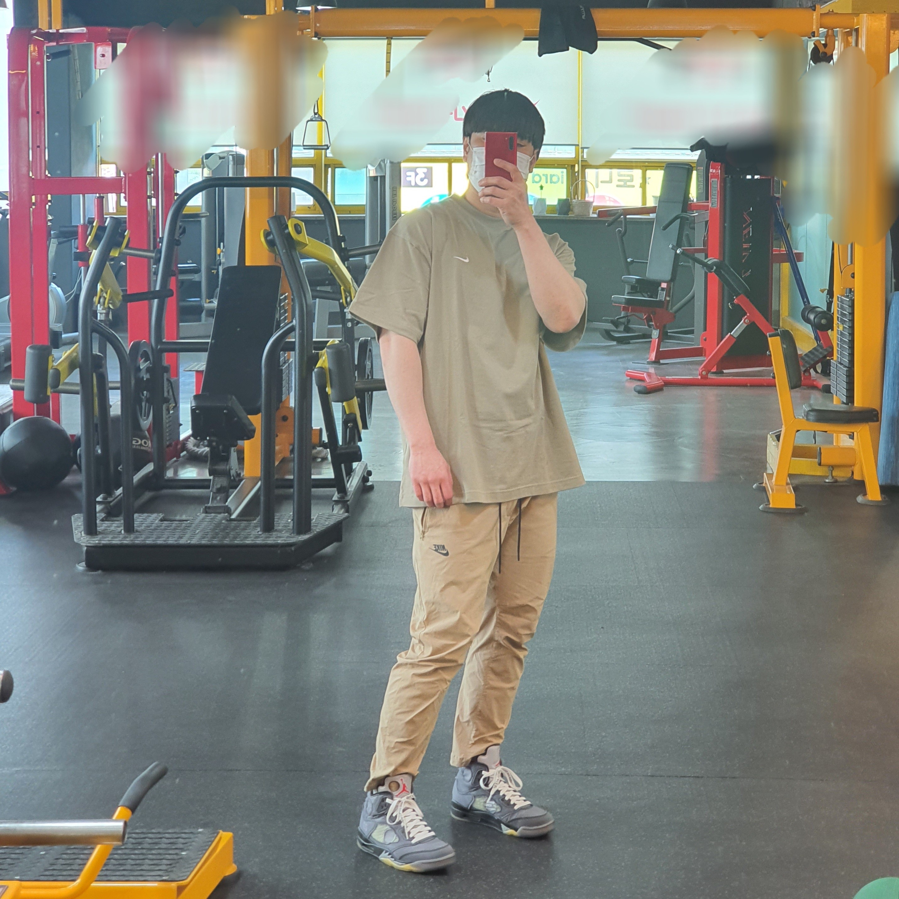 Nike NRG Solo Swoosh T-Shirt Khaki - US/EU, Jordan 5 x Off-White Retro SP Black Muslin 착용 스타일