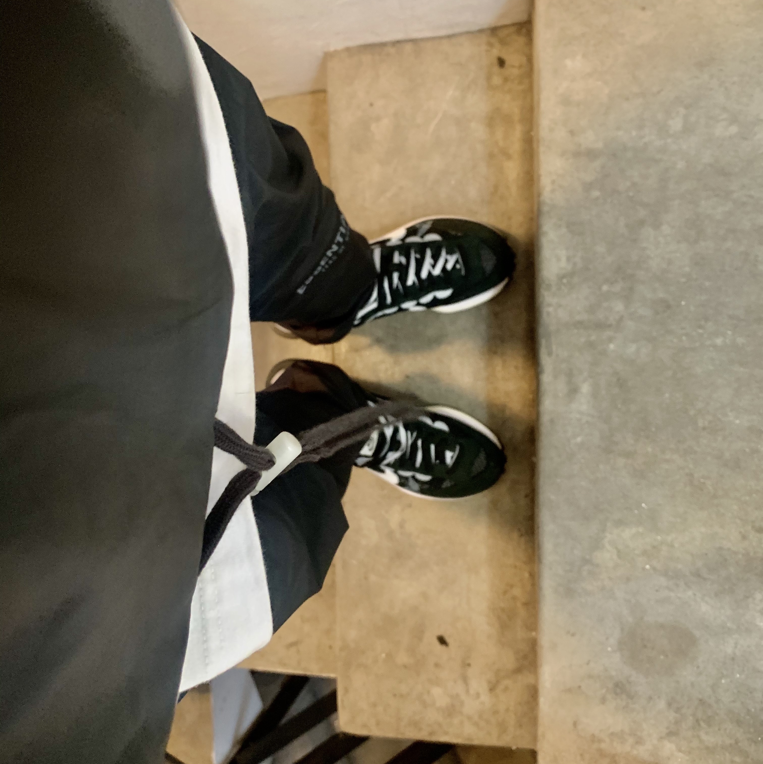 Nike x Sacai VaporWaffle Black White, Essentials Sweatpants Dark Slate/Black 2020 착용 스타일 - 1