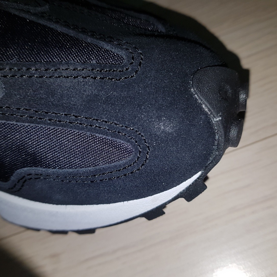 New Balance 327 Black 착용 스타일