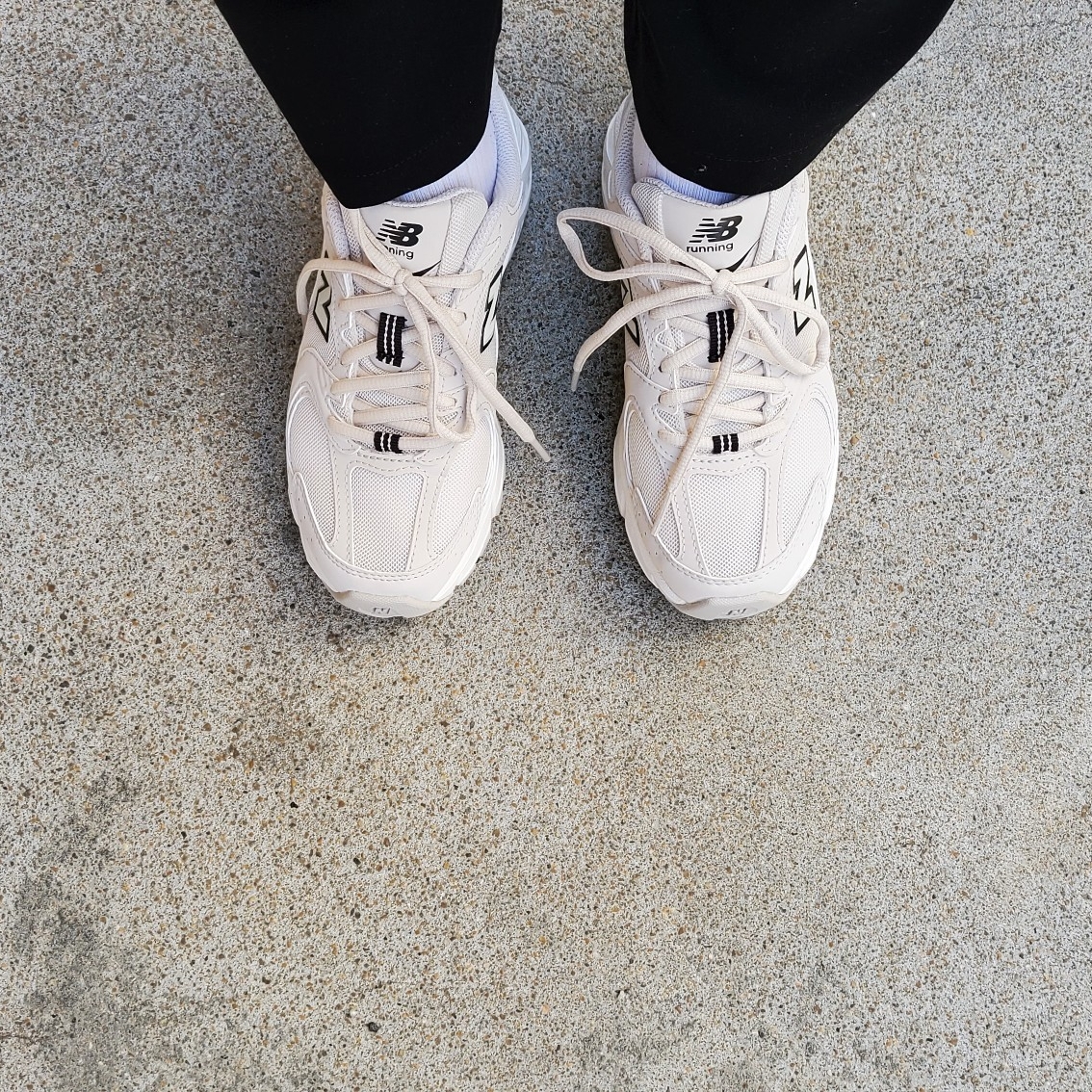 New Balance 530 Ivory 착용 스타일