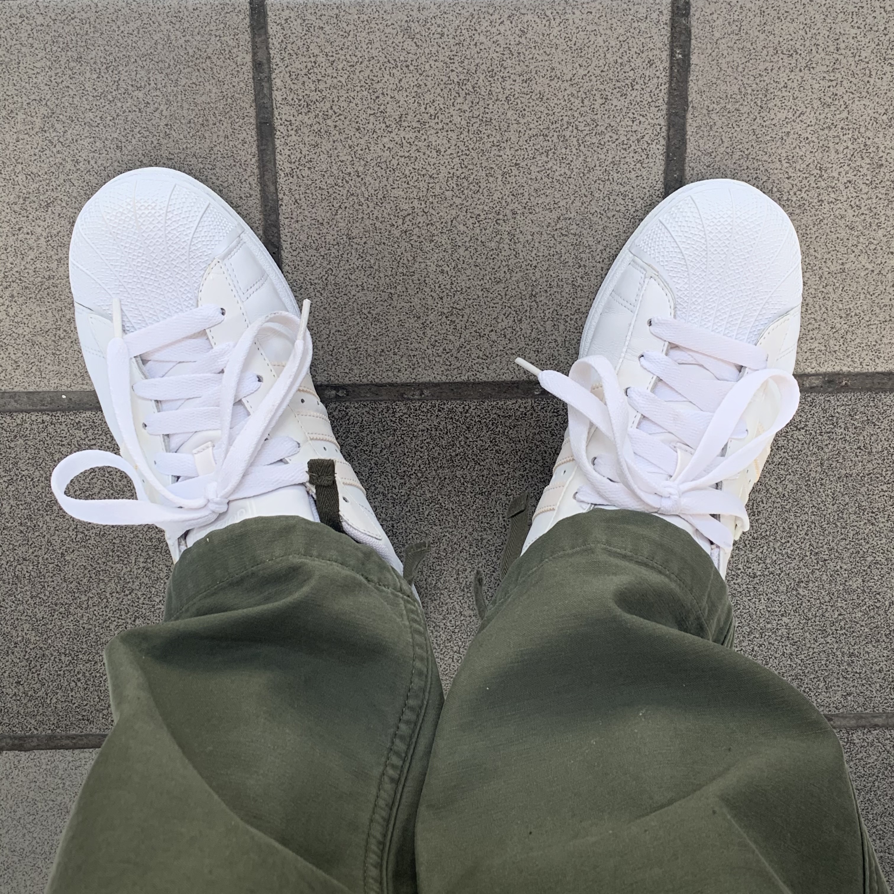 Adidas x SNS Superstar Boost Shades of White V2 착용 스타일