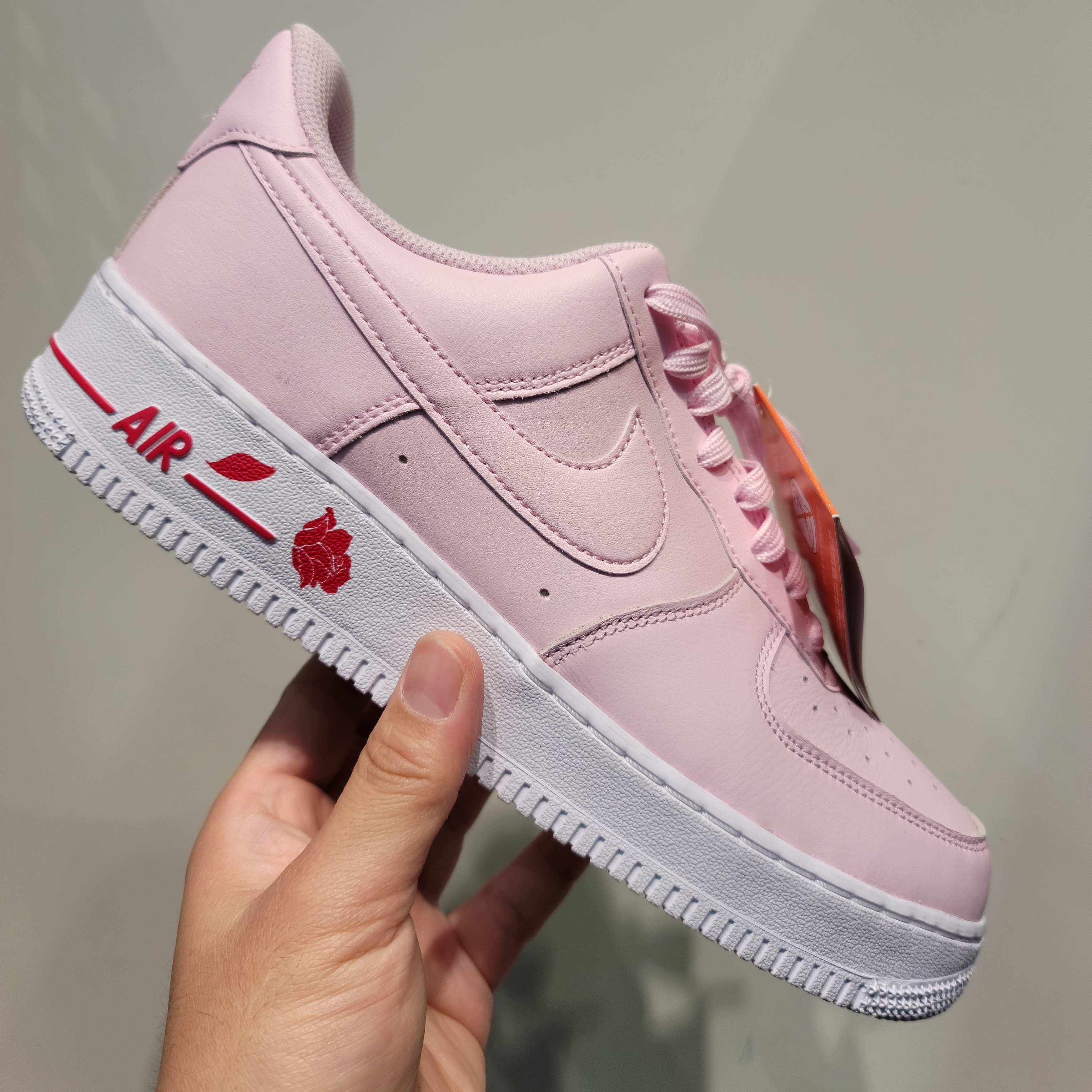 Nike Air Force 1 '07 LX Pink Bag 착용 스타일