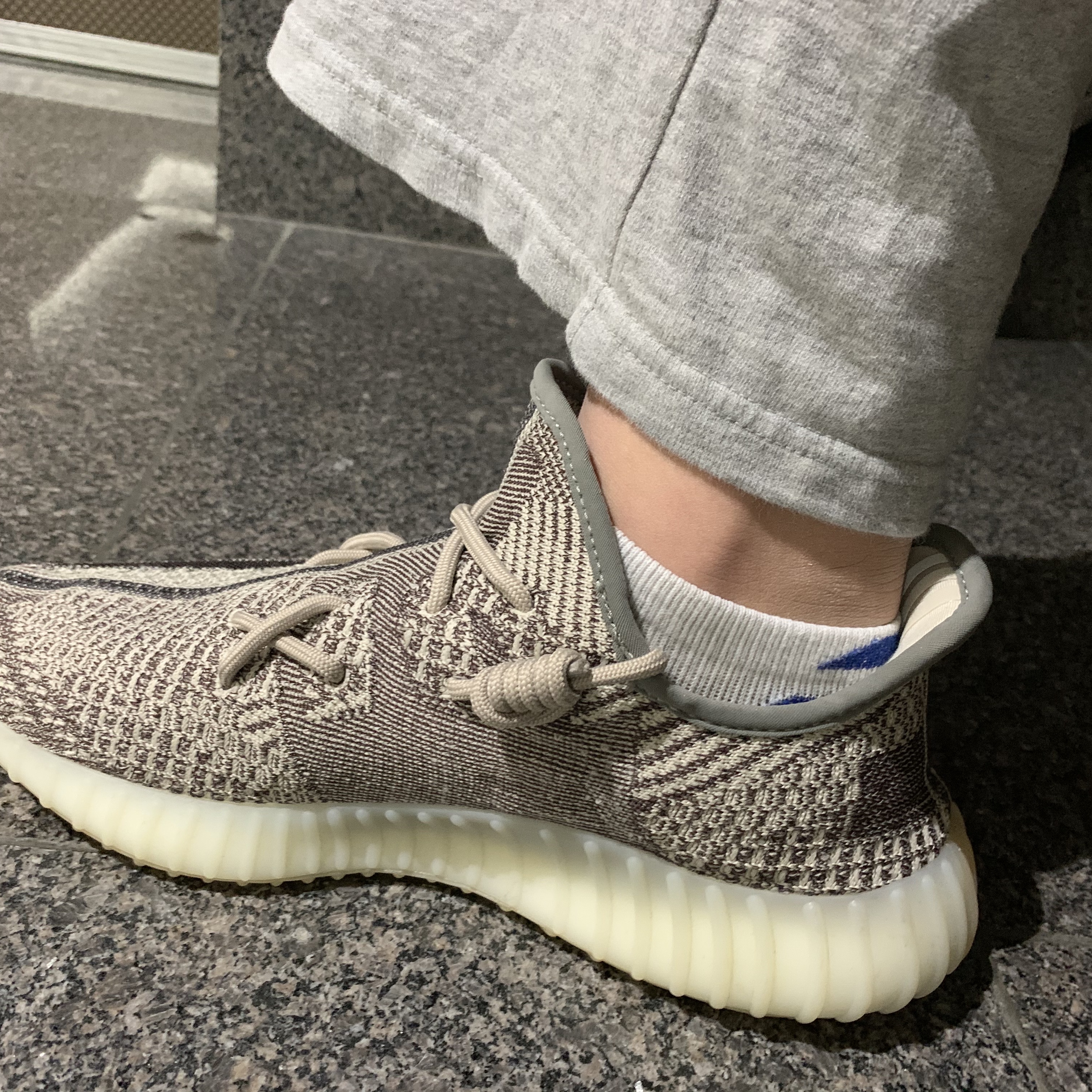 Adidas Yeezy Boost 350 V2 Zyon 착용 스타일 - 2