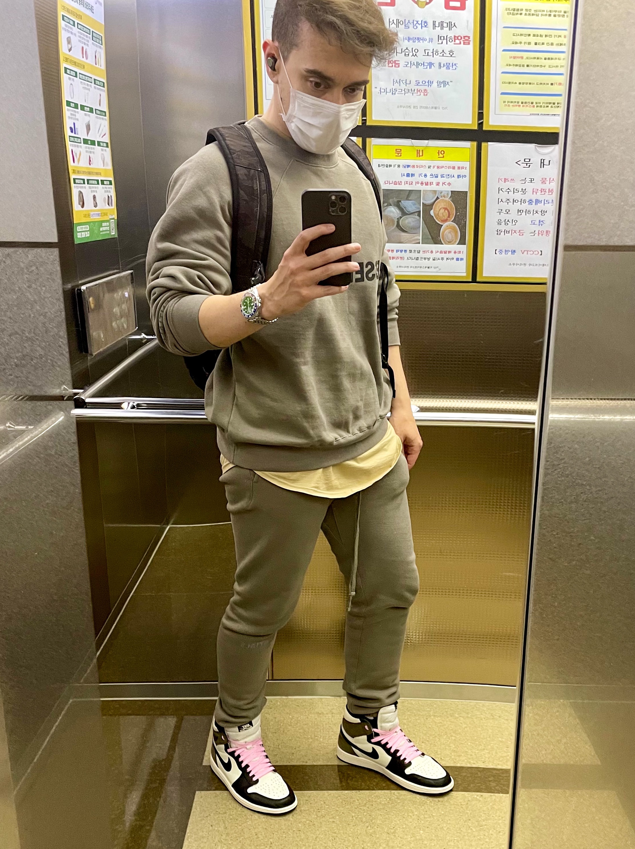 Jordan 1 Retro High OG Black Mocha, Essentials Sweatpants Gray Flannel/Charcoal - 20SS 착용 스타일 - 1