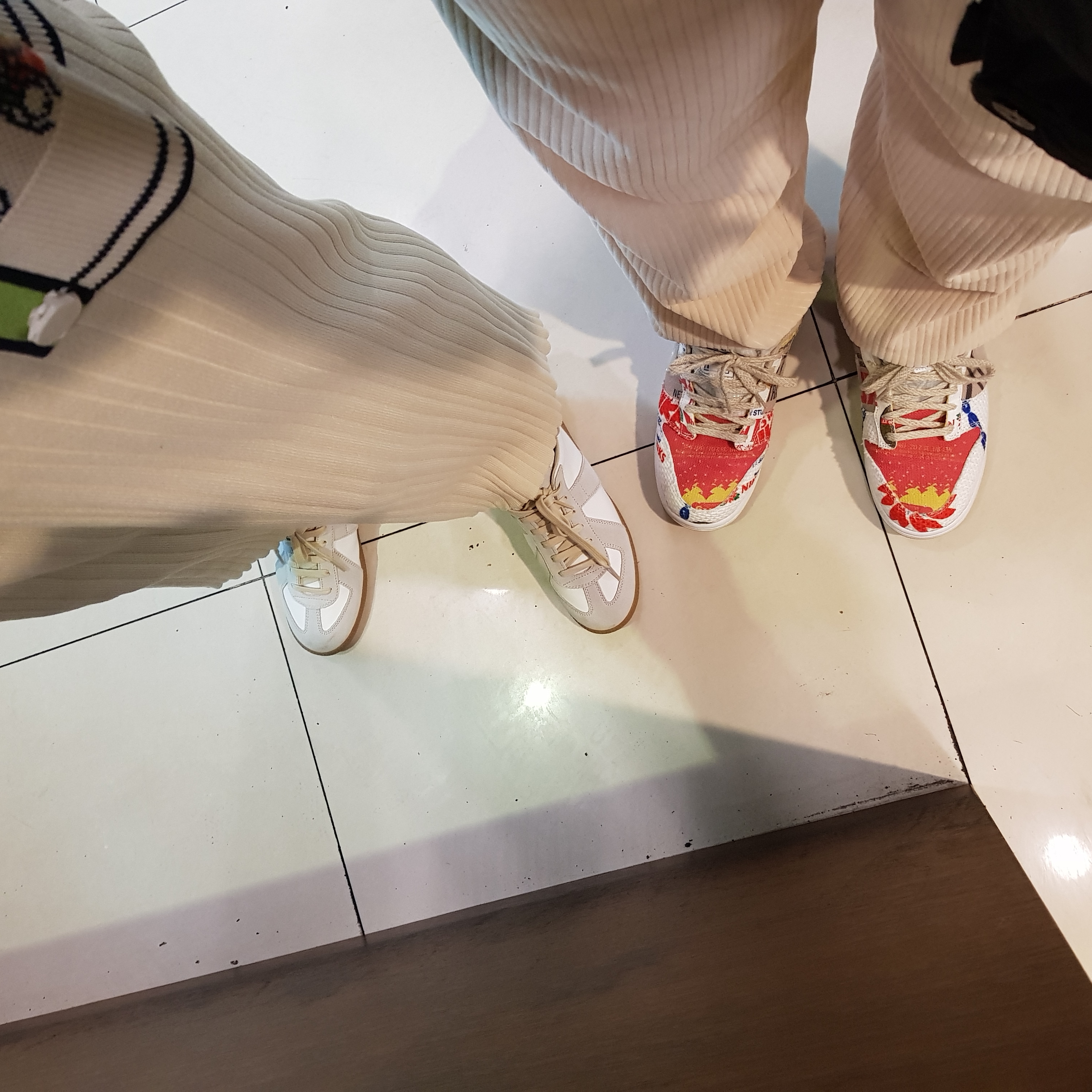 (W) Maison Margiela Replica Cut-Out Sneakers Light Grey, Nike Dunk Low SP City Market 착용 스타일