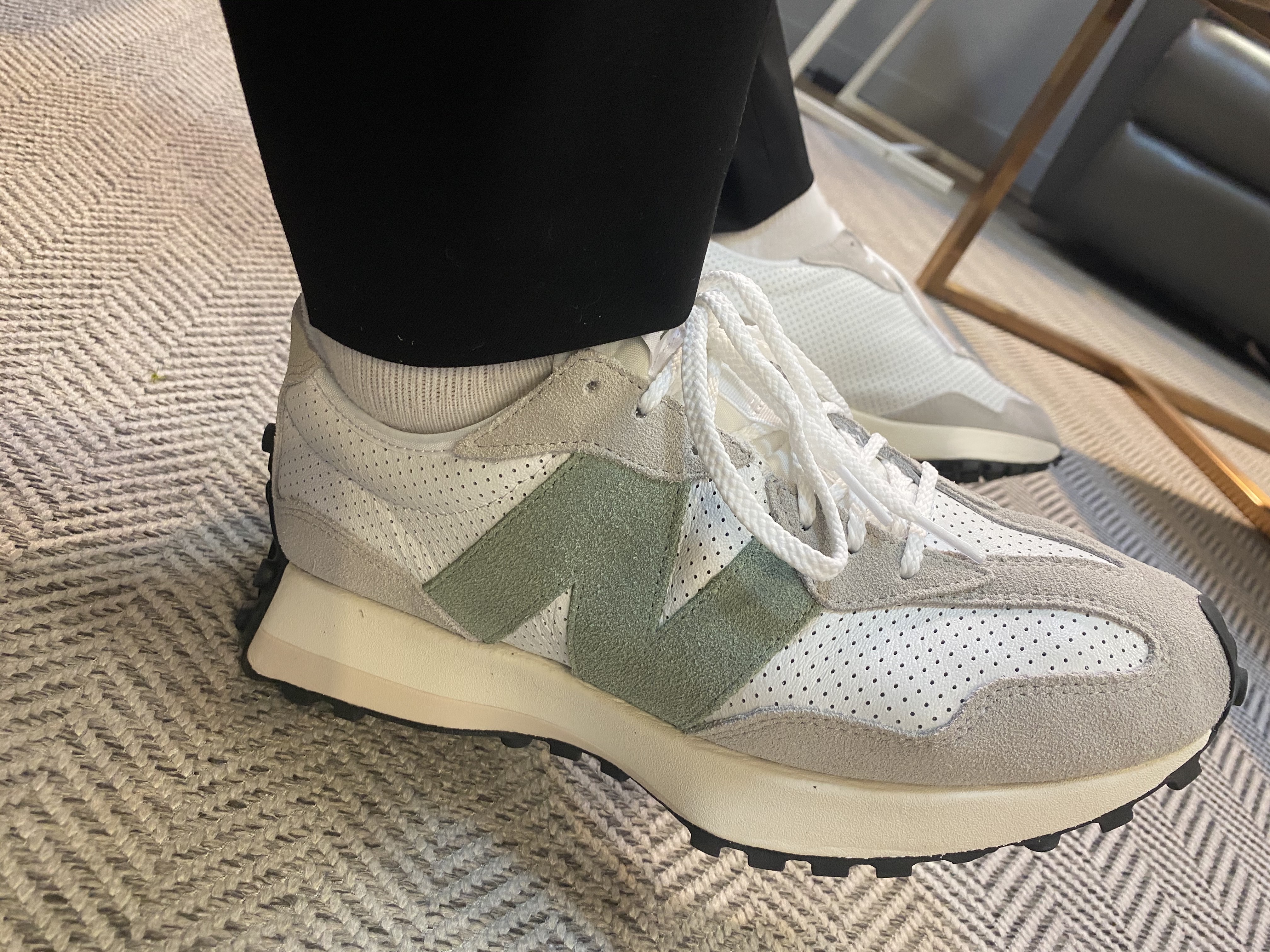 (W) New Balance 327 Grey Green - JD Sports Exclusive 착용 스타일