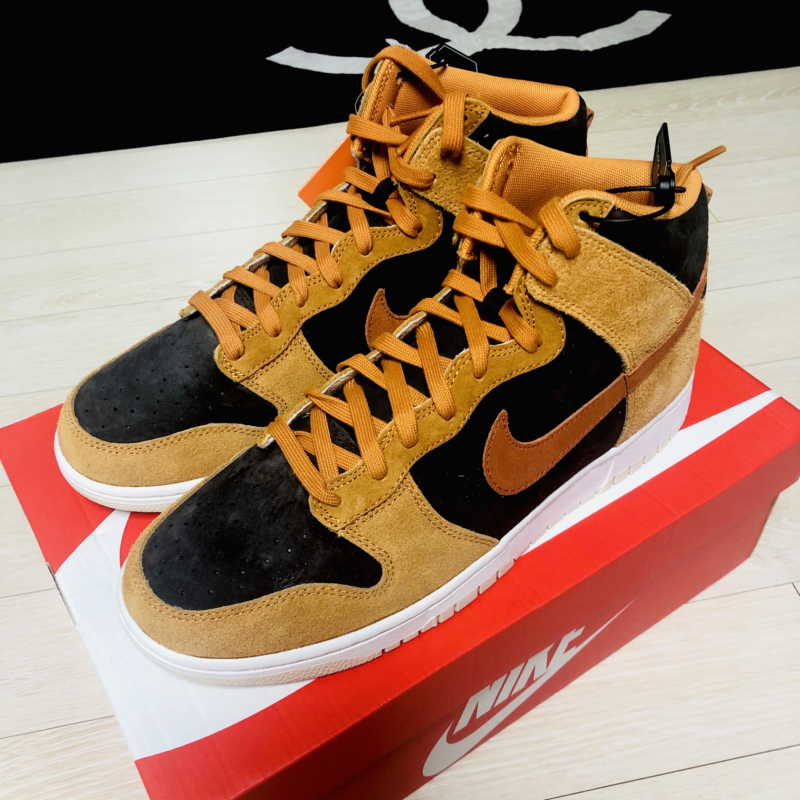 Nike Dunk High Retro PRM Dark Curry 착용 스타일 - 1