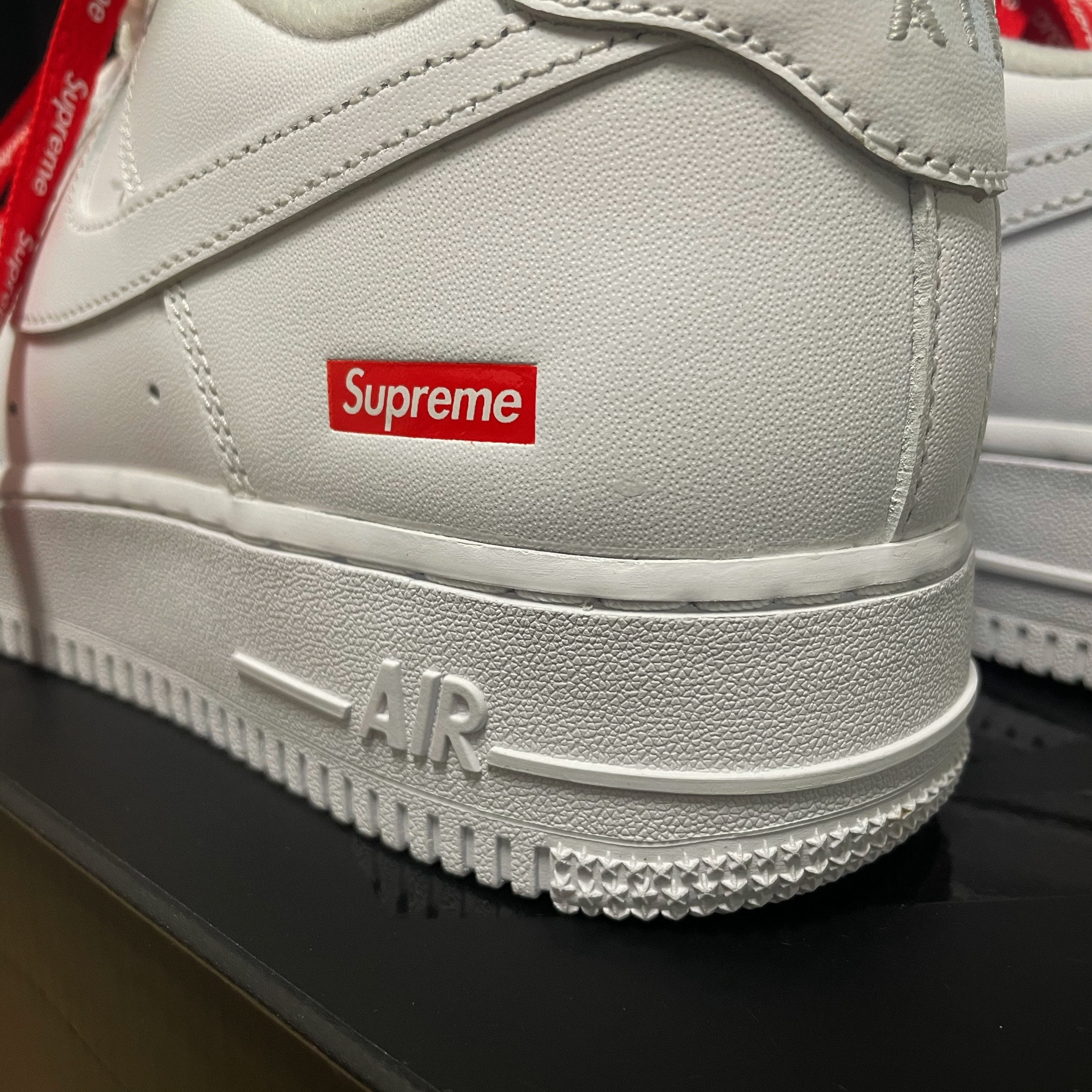 Nike x Supreme Air Force 1 Low White 착용 스타일 - 2