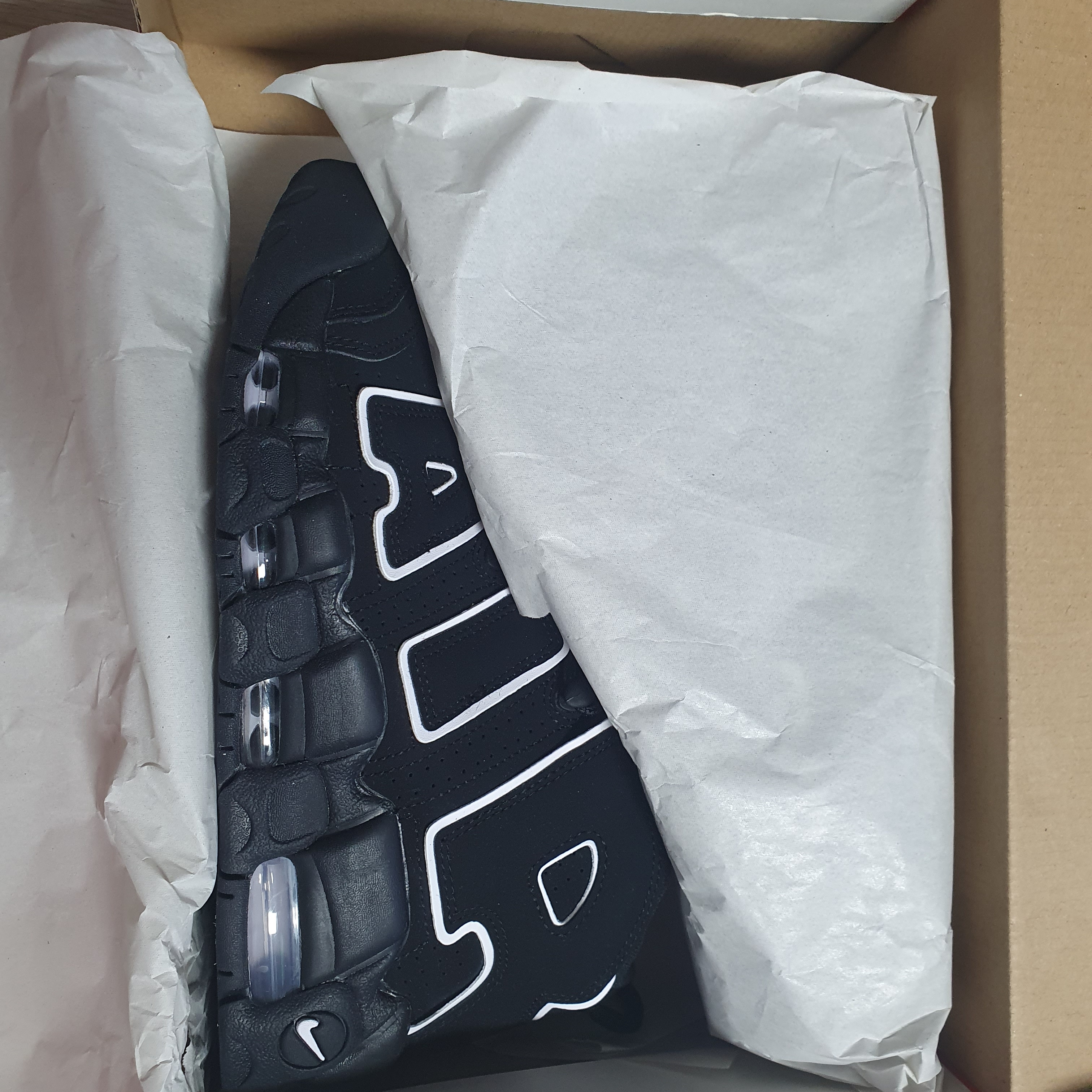Nike Air More Uptempo Black White 2020 착용 스타일 - 2