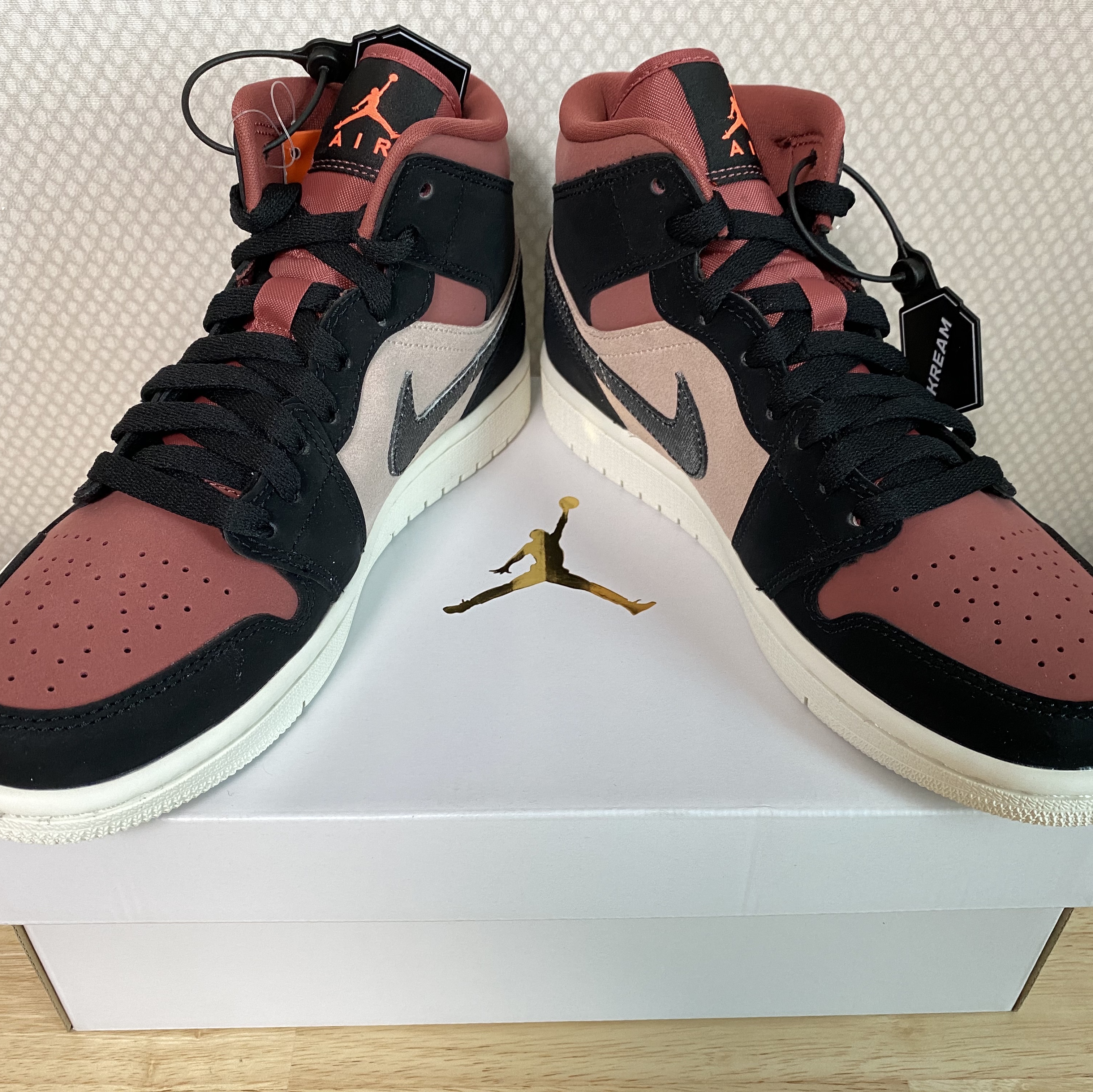 (W) Jordan 1 Mid Burgundy Dusty Pink 착용 스타일