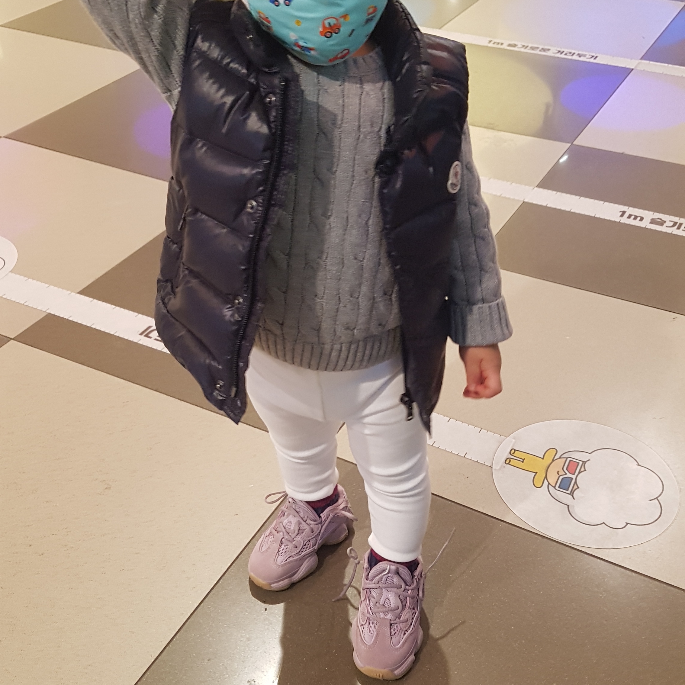 (Infant) Adidas Yeezy 500 Soft Vision 착용 스타일