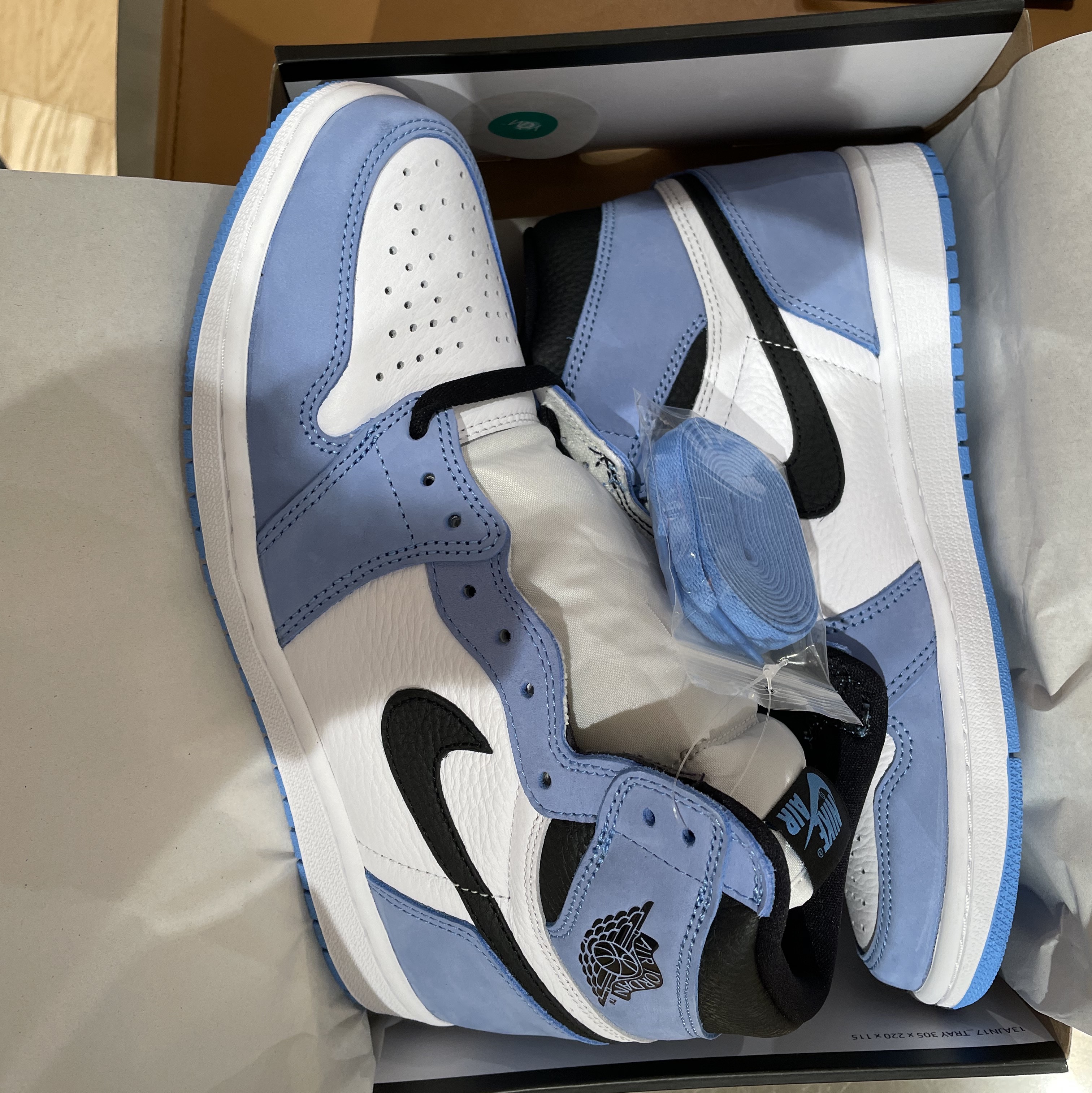 Jordan 1 Retro High OG University Blue 착용 스타일