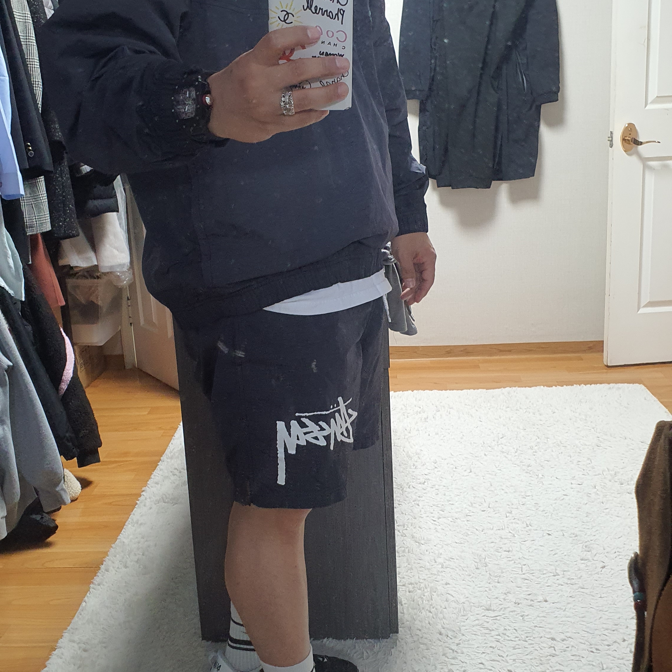 Nike x Stussy Water Shorts Off Noir, Nike x Stussy Windrunner Jacket Off Noir 착용 스타일 - 1