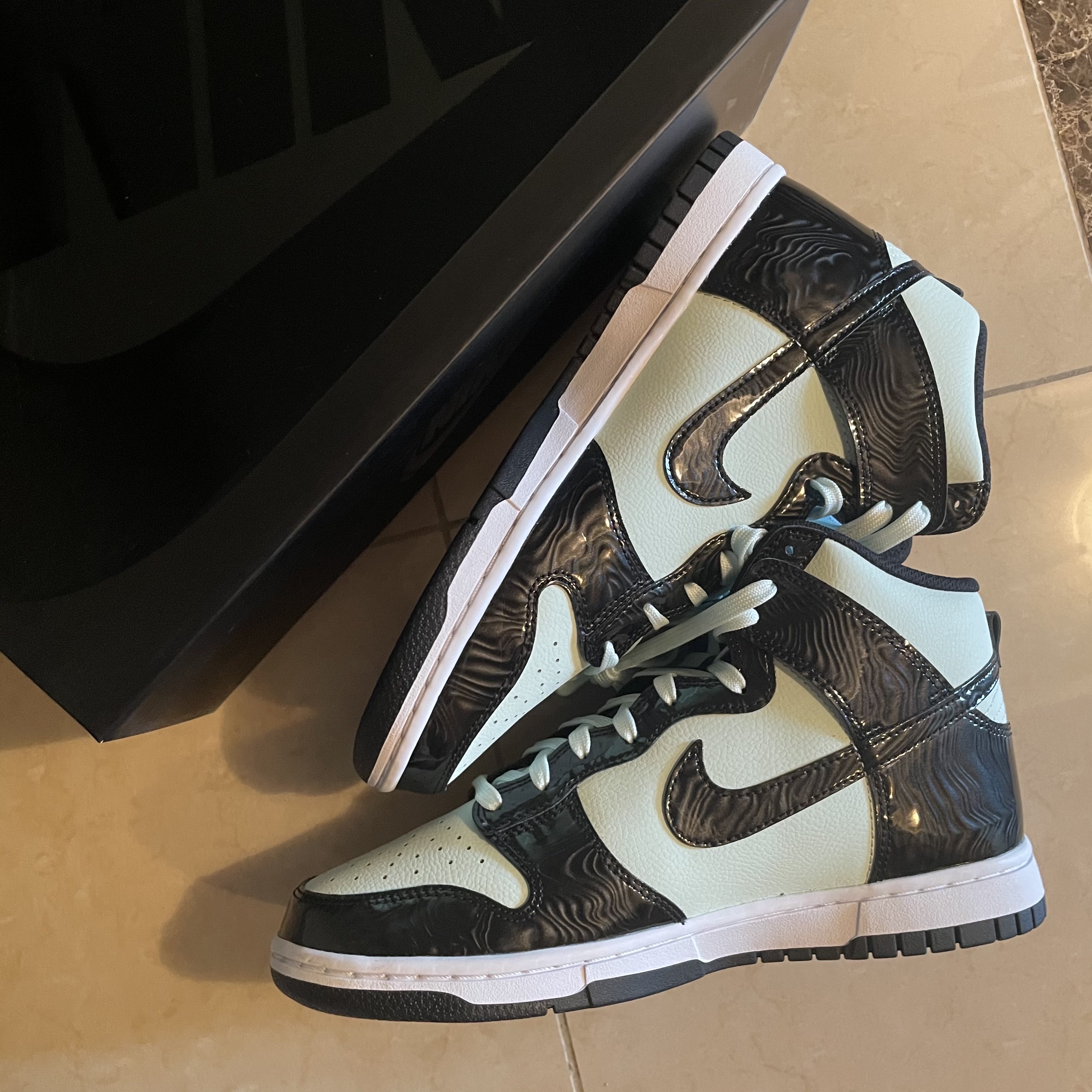 Nike Dunk High Barely Green 착용 스타일