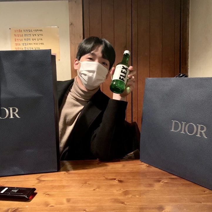 Dior B23 High Dior Oblique White & Black 착용 스타일 - 1