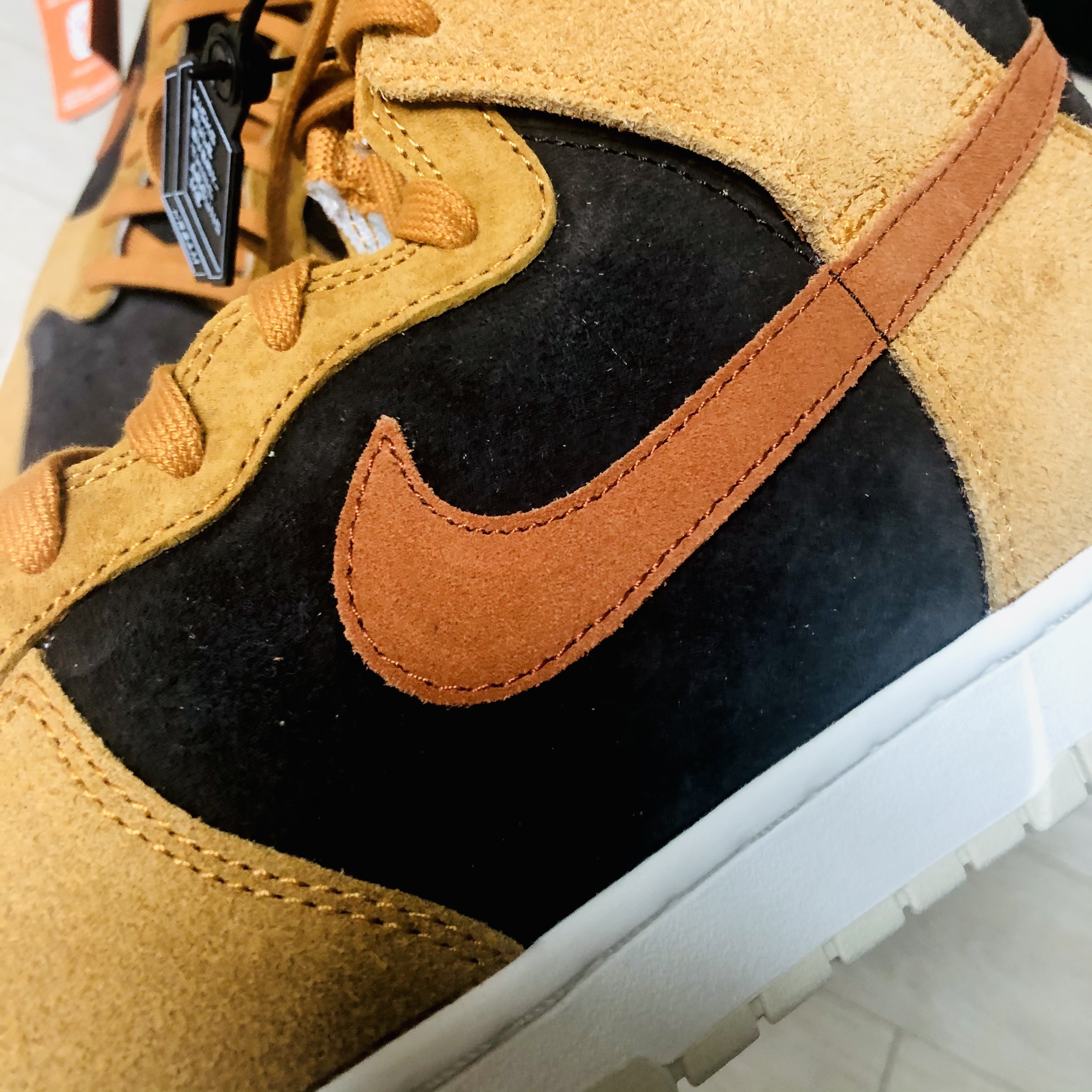Nike Dunk High Retro PRM Dark Curry 착용 스타일 - 3