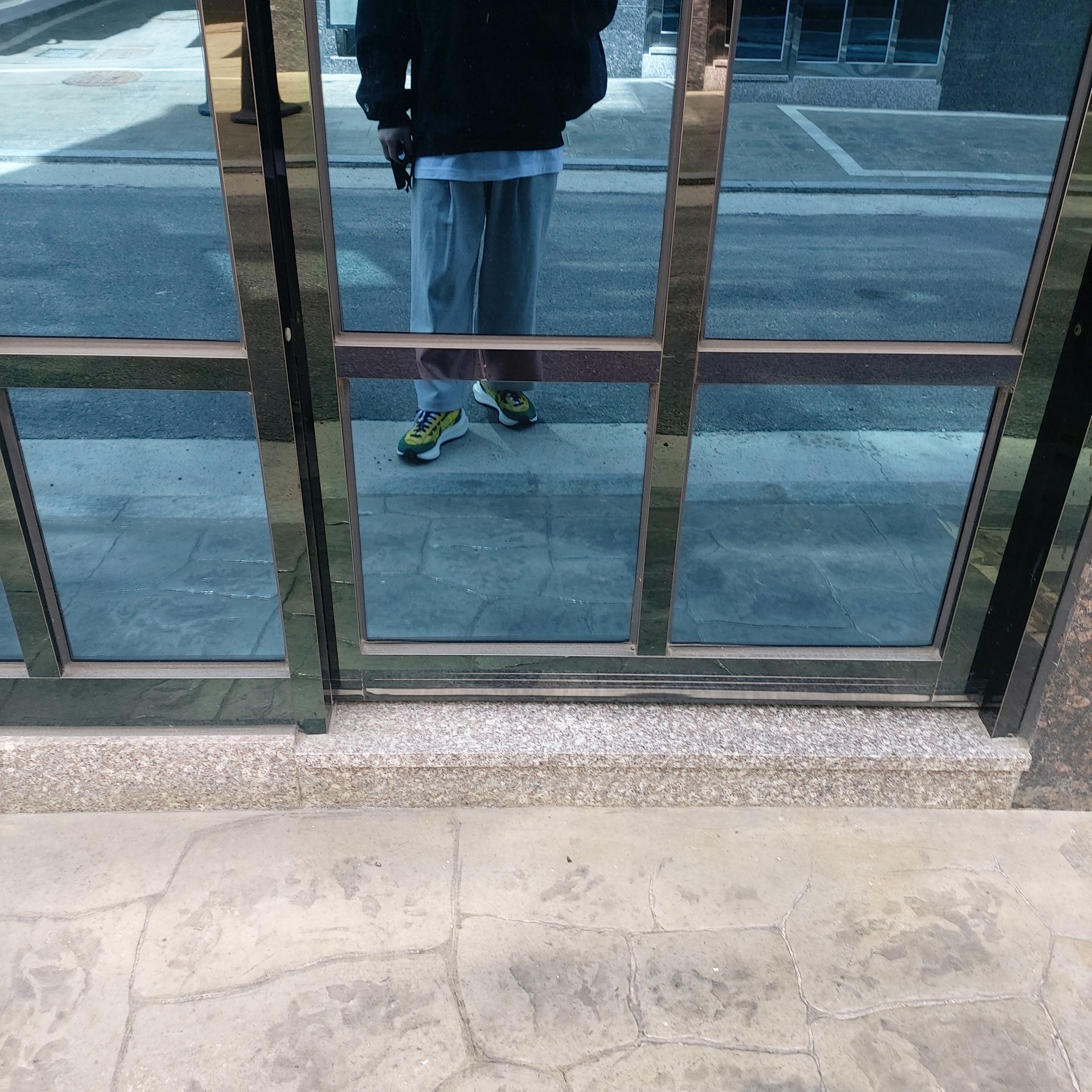 Nike x Sacai VaporWaffle Tour Yellow & Gorge Green Sail 착용 스타일 - 2