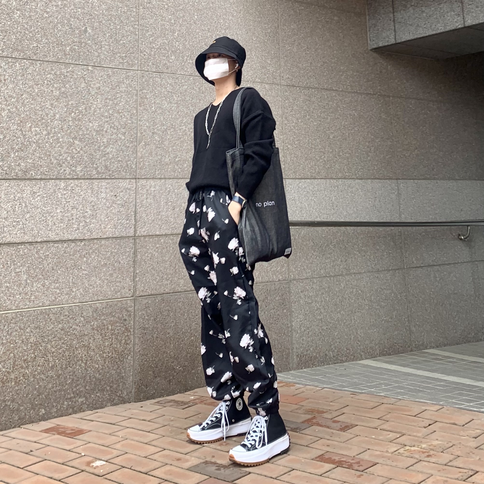 Converse Run Star Hike Hi Black White Gum 착용 스타일 - 2