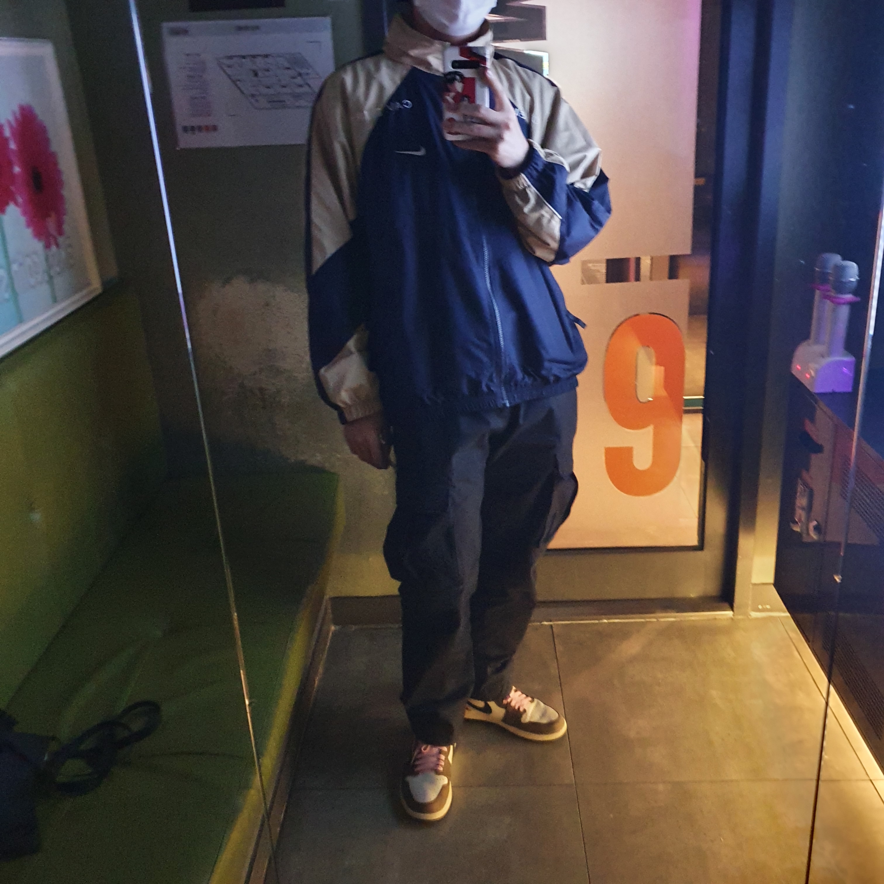Nike x Cav Empt Track Jacket Navy, Jordan 1 x Travis Scott Retro High OG SP Mocha 착용 스타일 - 1
