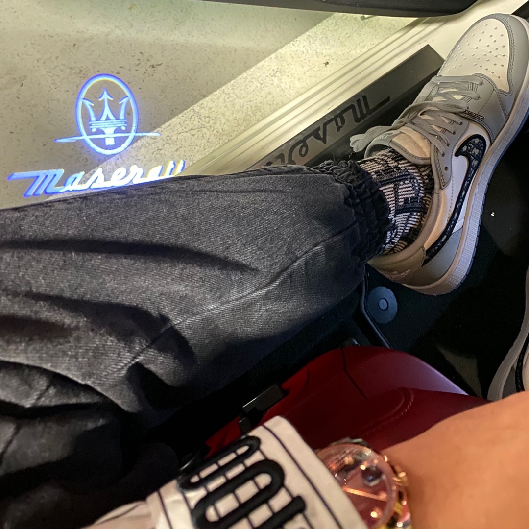 Jordan 1 x Dior Low OG 착용 스타일 - 1