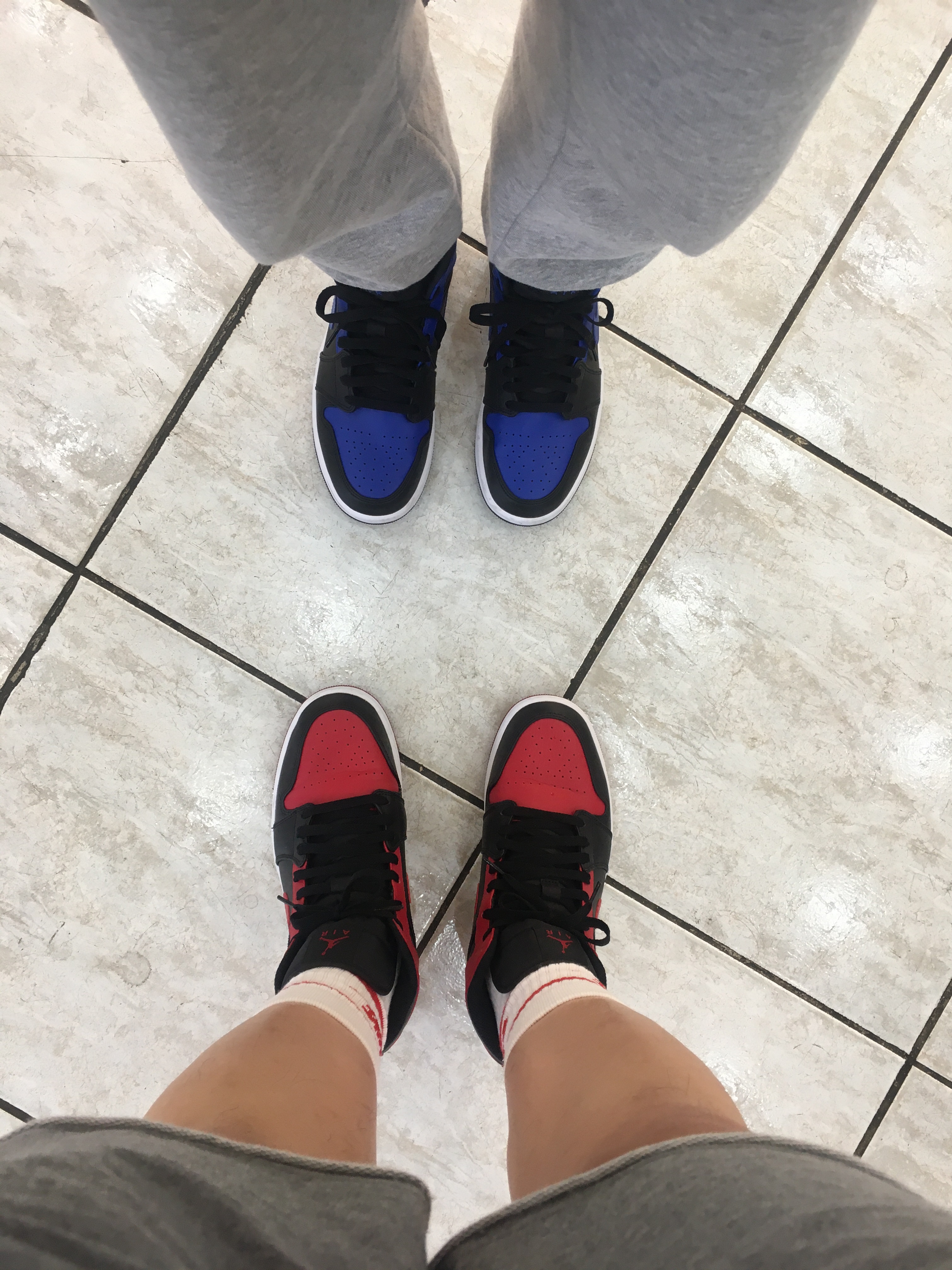 Jordan 1 Mid Black Hyper Royal, Jordan 1 Mid Bred Banned 2020 착용 스타일