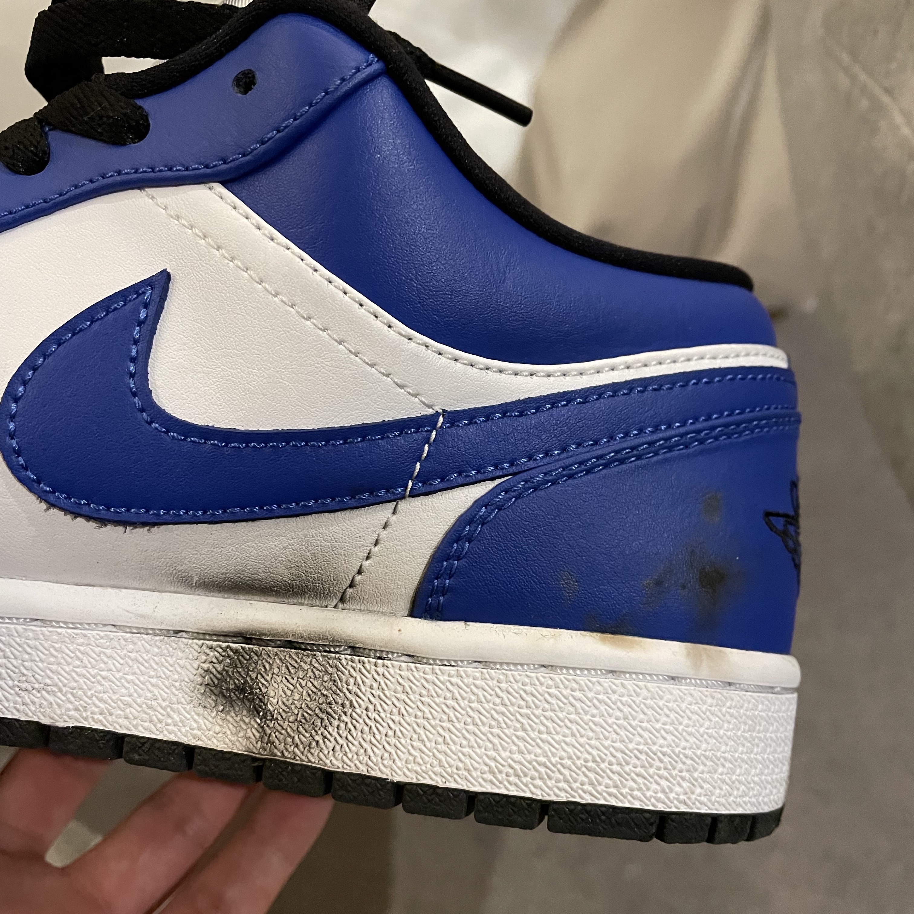 Jordan 1 Low Hyper Royal 착용 스타일