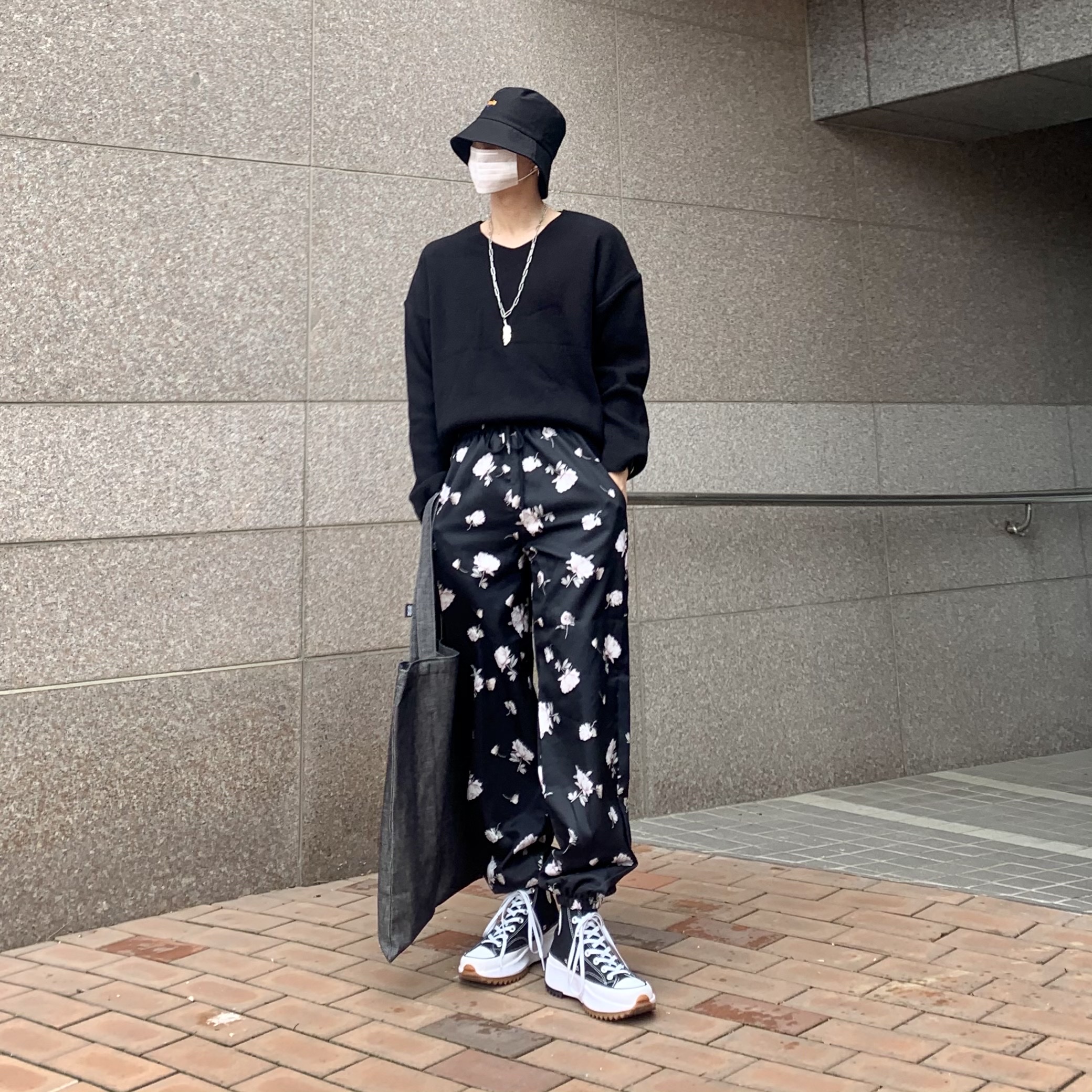 Converse Run Star Hike Hi Black White Gum 착용 스타일 - 1