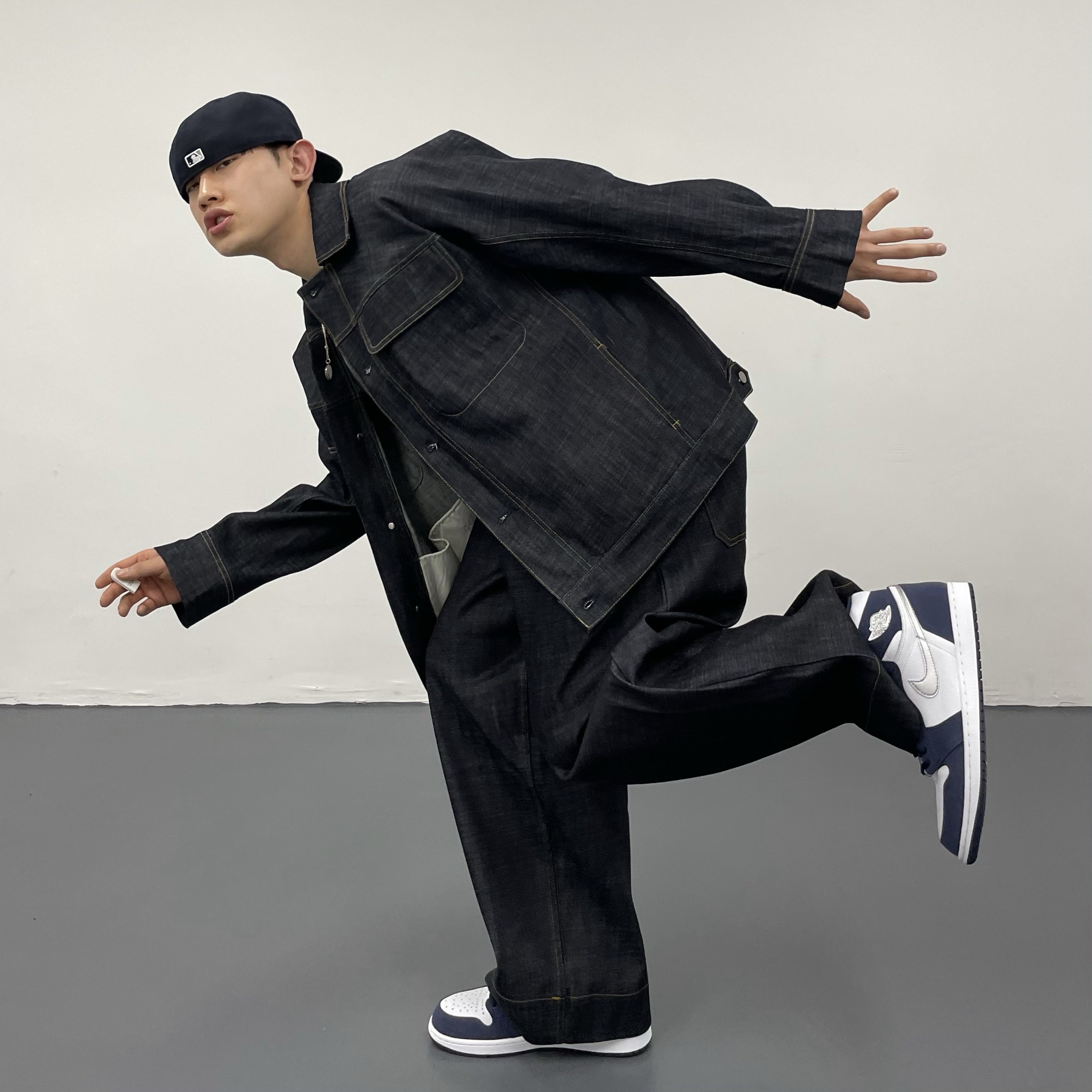 Jordan 1 Retro High OG CO.JP Midnight Navy 착용 스타일