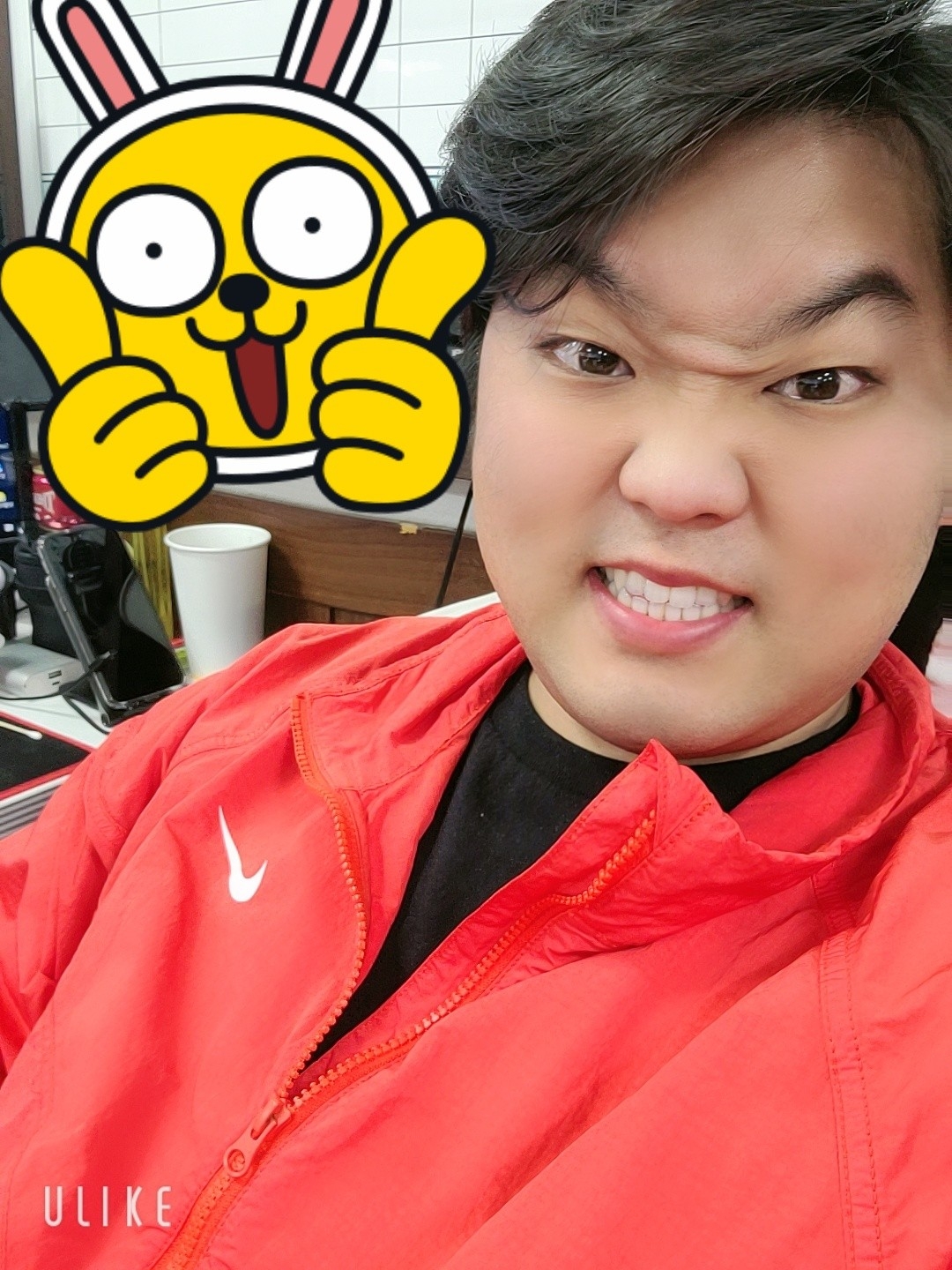 Nike x Stussy Windrunner Jacket Habanero Red 착용 스타일 - 2