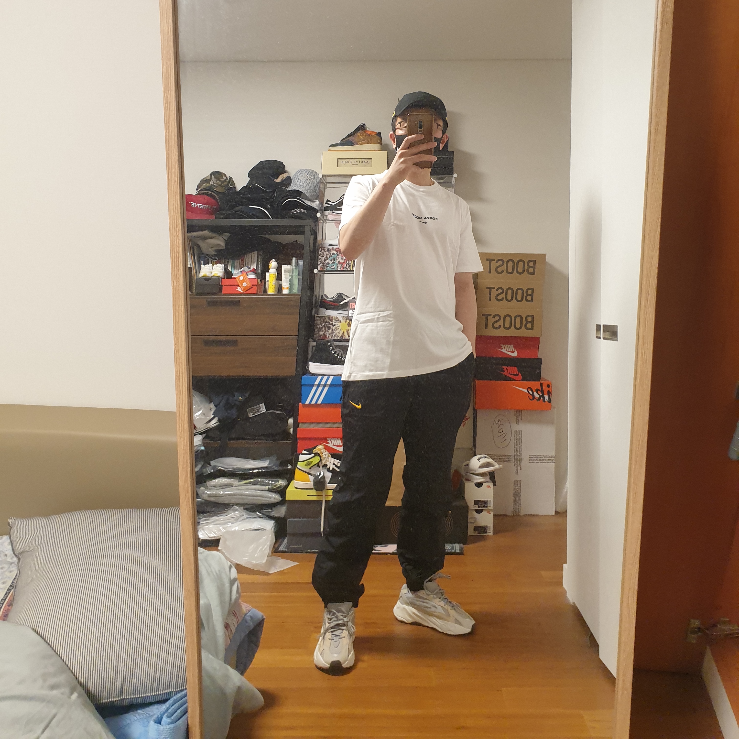 Nike x Drake Nocta NRG Short Sleeve Top White - Asia, Nike x Drake Nocta Essential Cap Black 착용 스타일 - 3