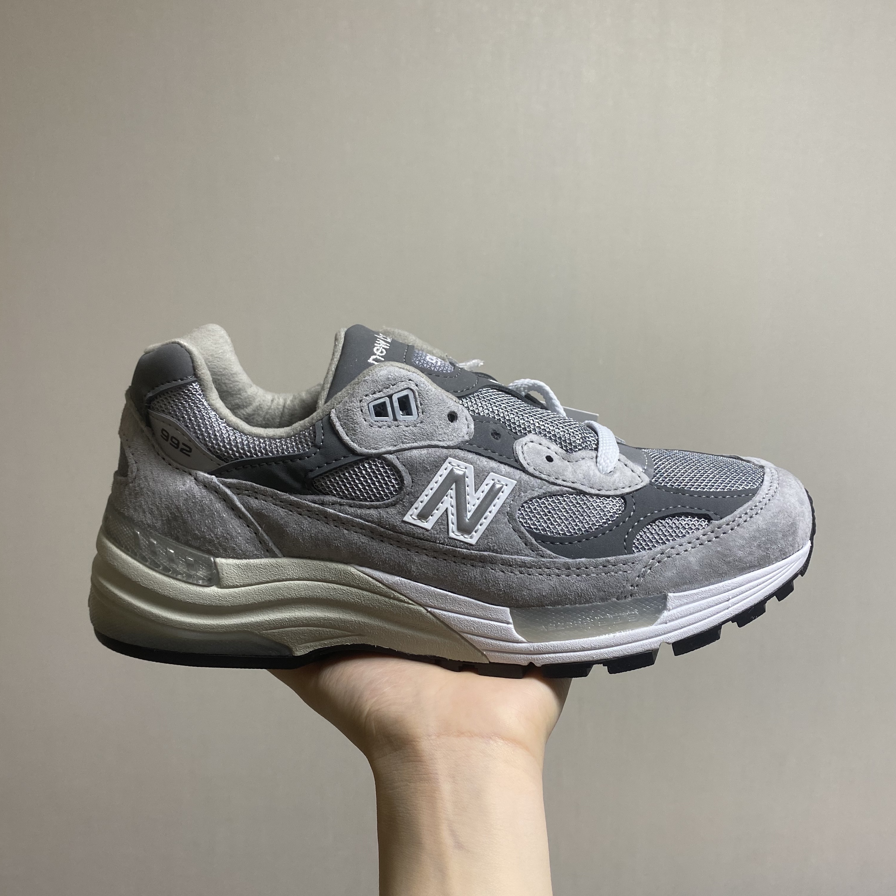 New Balance 992 Made in USA Grey - D Standard 착용 스타일