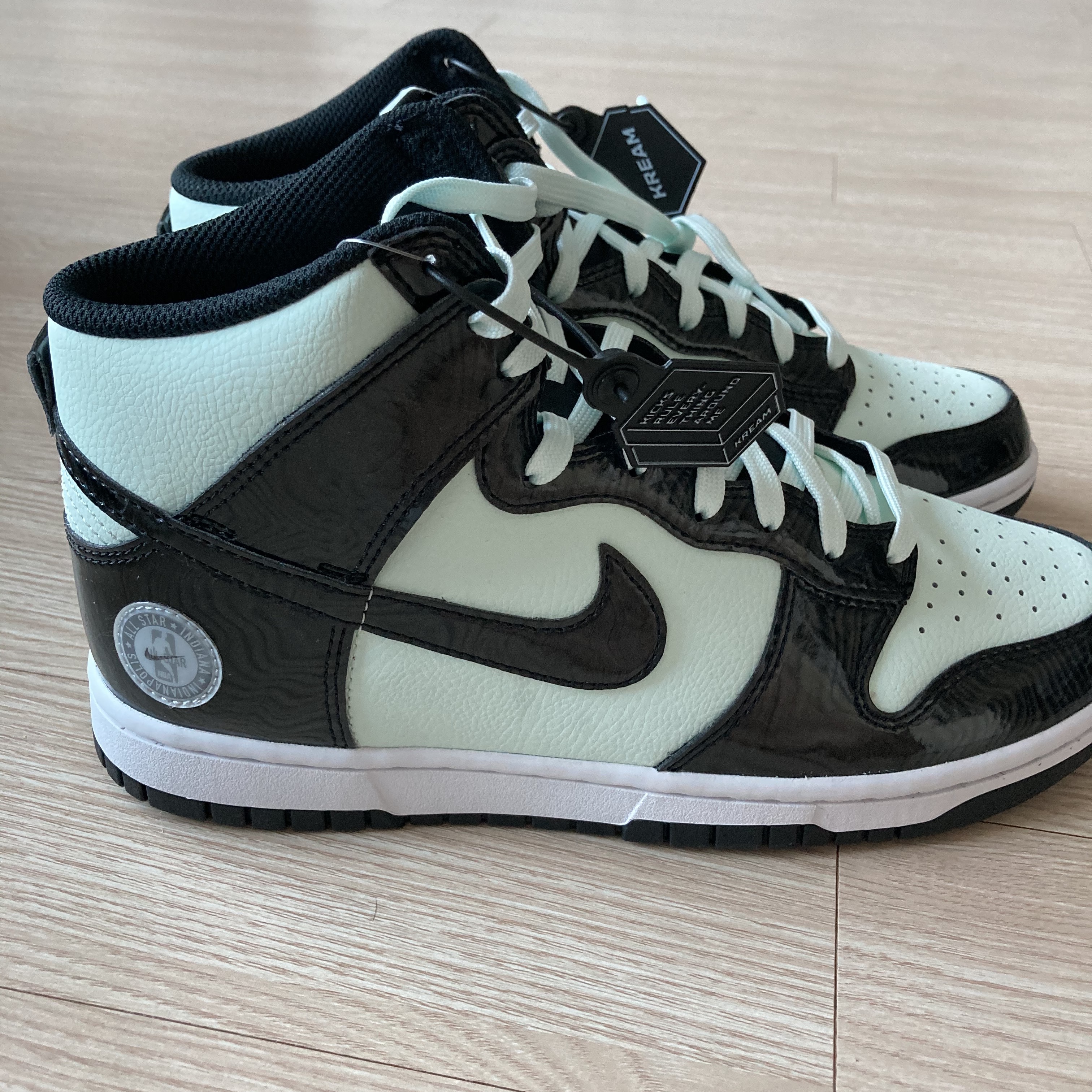 Nike Dunk High Barely Green 착용 스타일