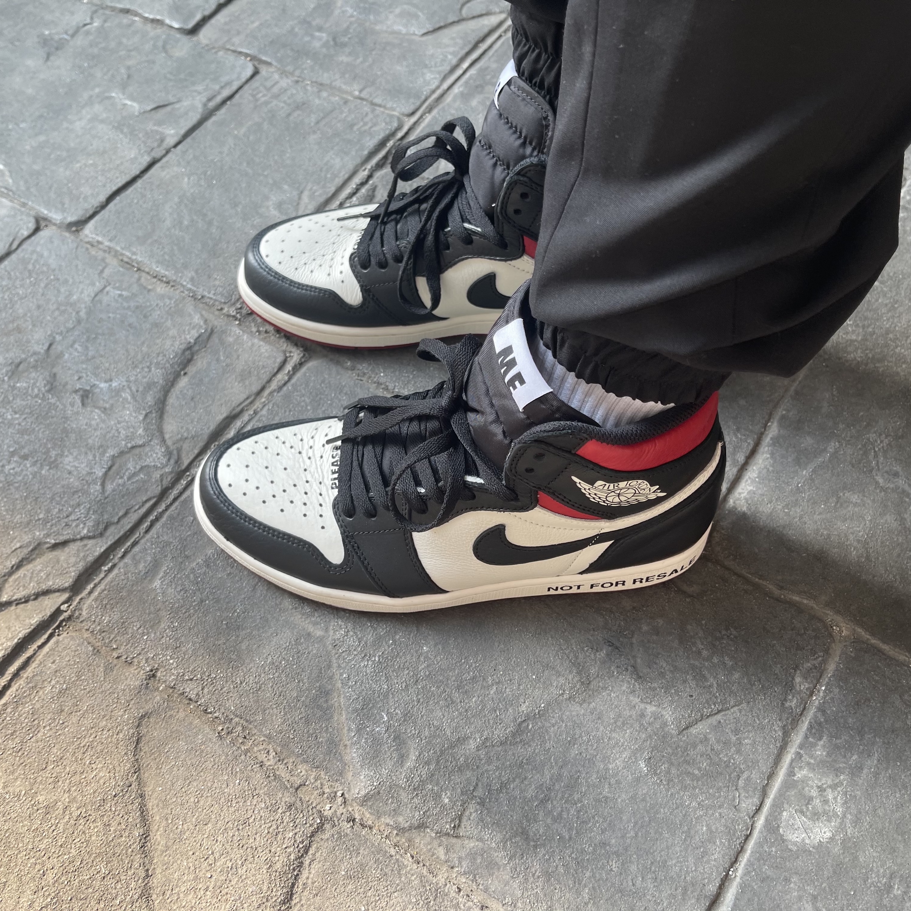 Jordan 1 Retro High Not for Resale Varsity Red 착용 스타일 - 2