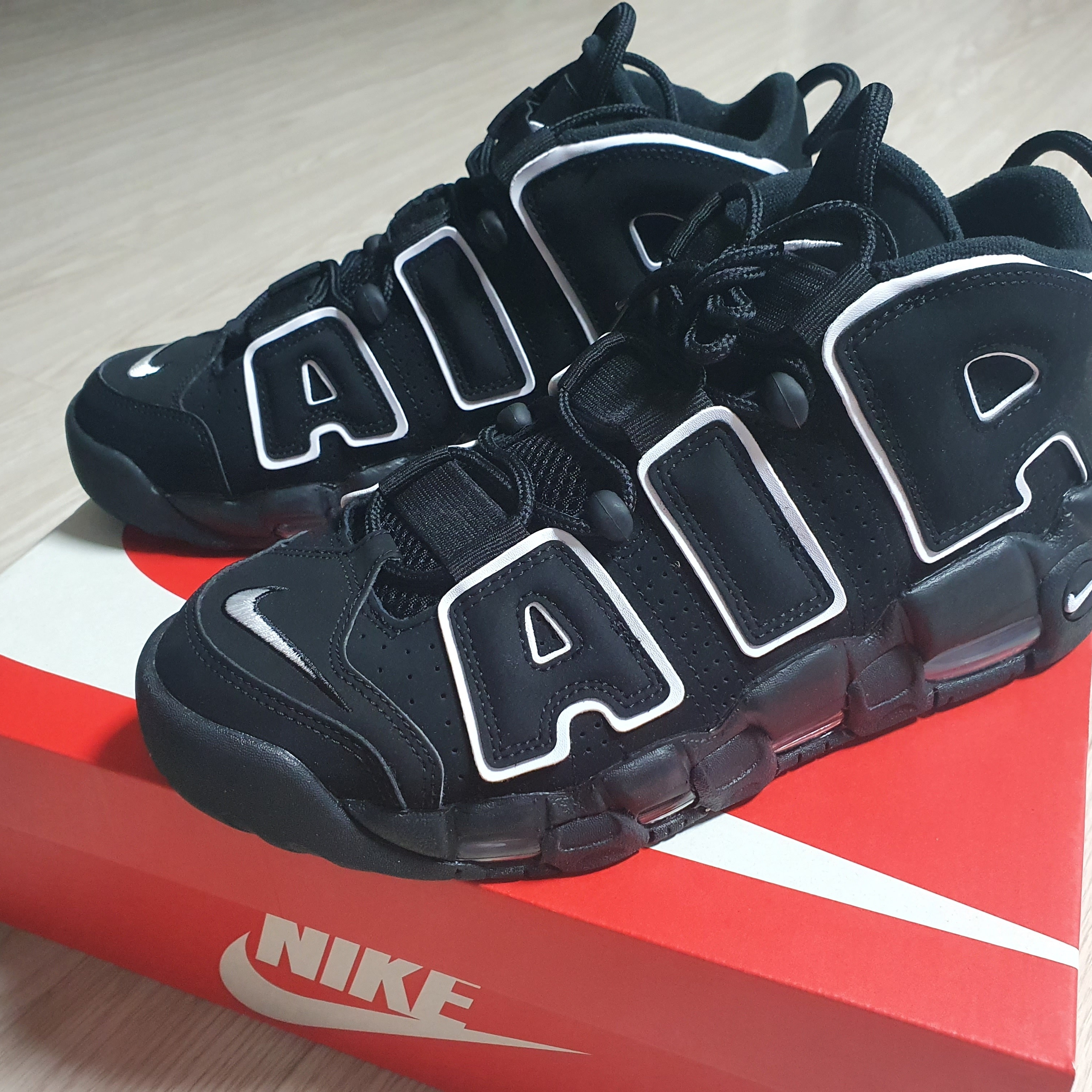 Nike Air More Uptempo Black White 2020 착용 스타일 - 1