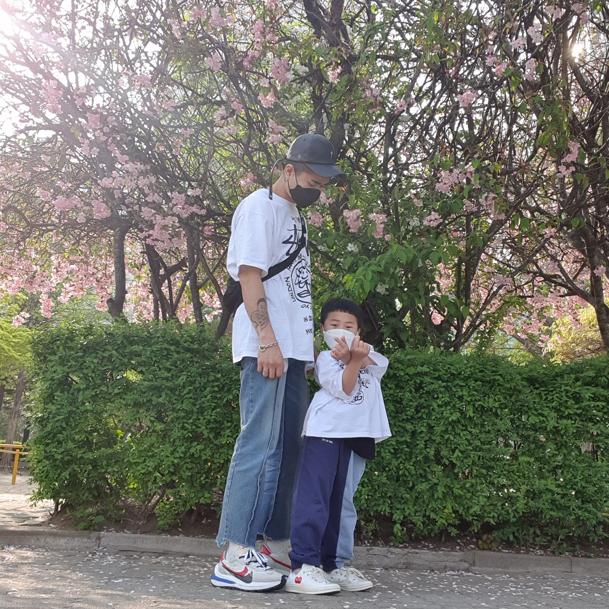 Stussy x Marc Jacobs 40 WT T-Shirt, Nike x Sacai VaporWaffle Royal Fuchsia 착용 스타일 - 1