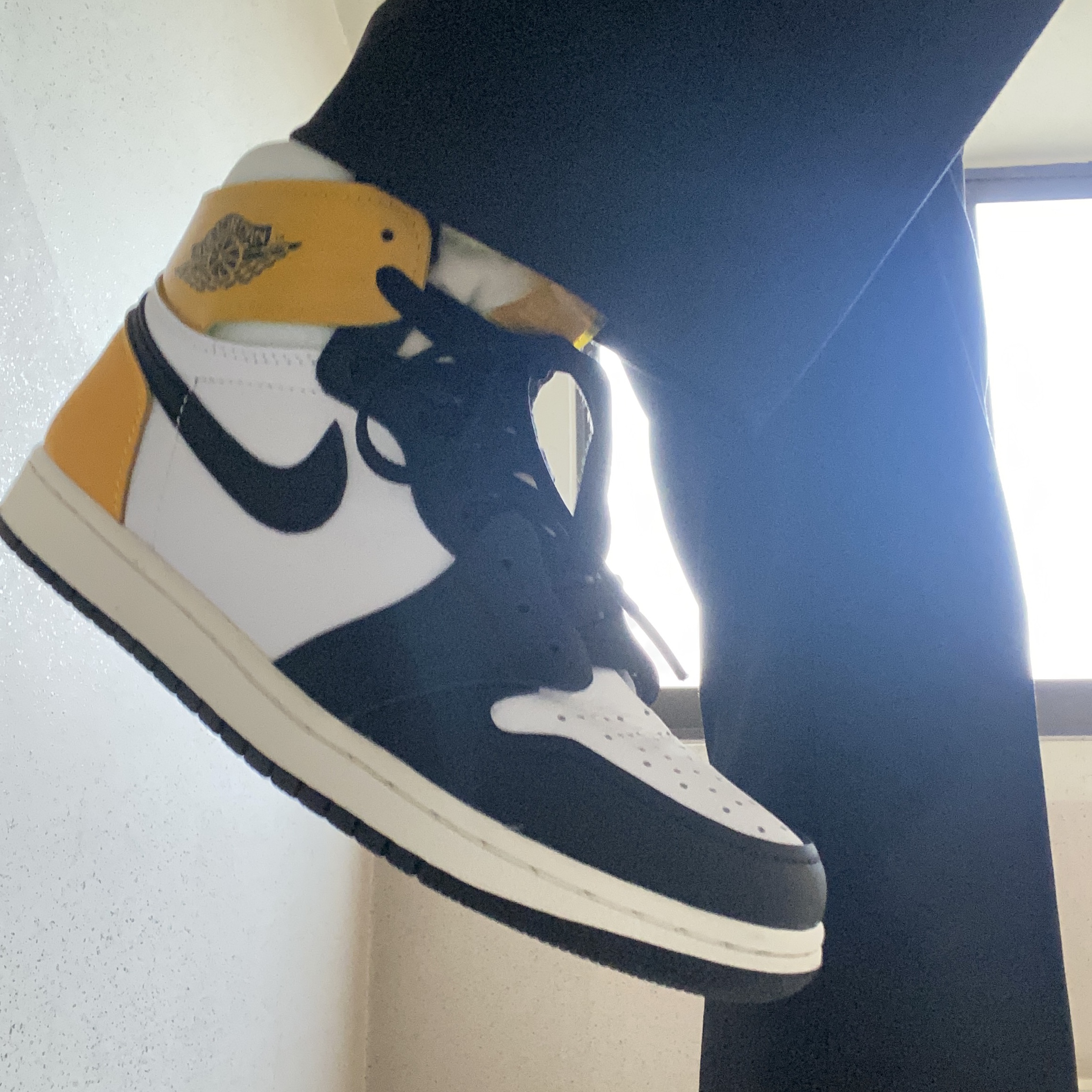 Jordan 1 Retro High OG Volt Gold 착용 스타일