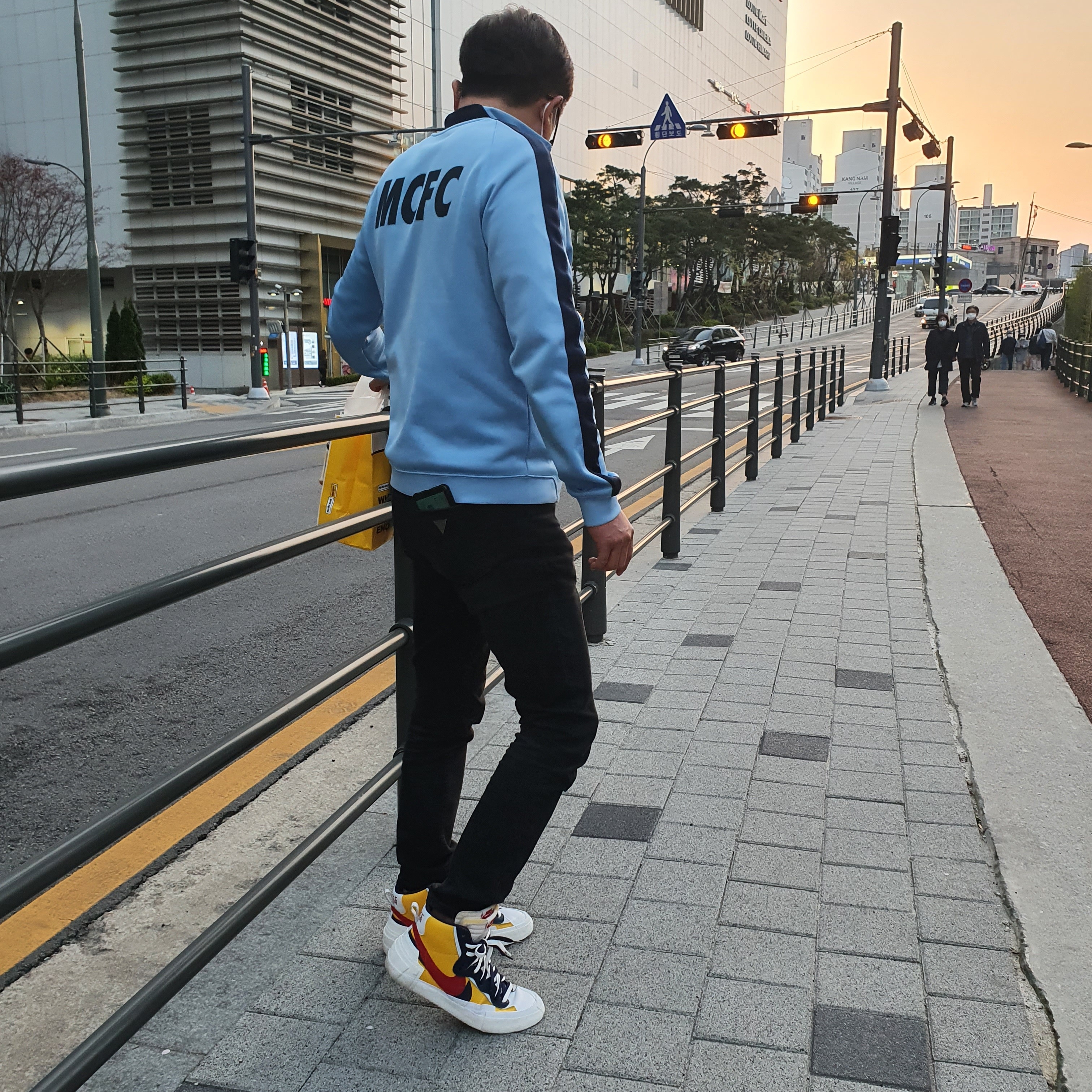 Nike x Sacai Blazer Mid Snow Beach 착용 스타일 - 1