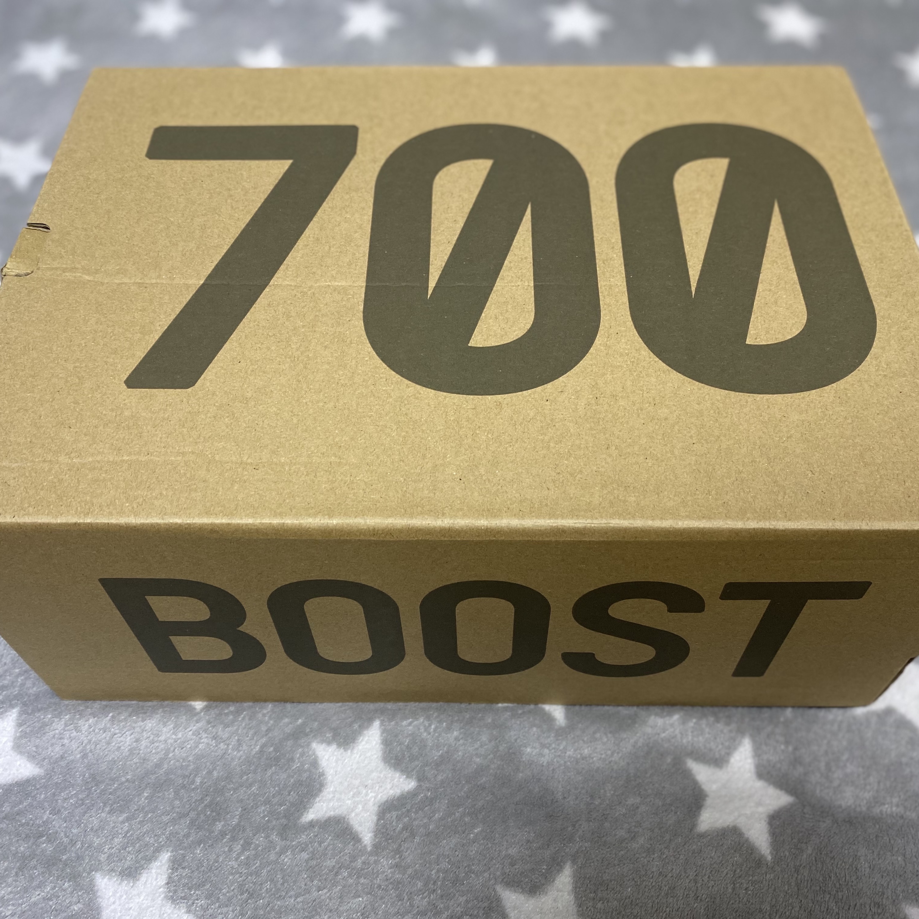 Adidas Yeezy Boost 700 V2 Vanta 2019 착용 스타일 - 3